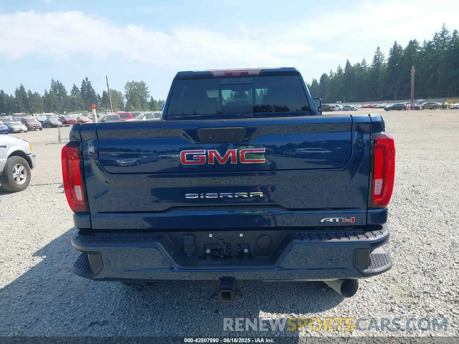 15 fotografías del automóvil dañado 1GT49PEY2LF197382 GMC SIERRA 2500HD 2020