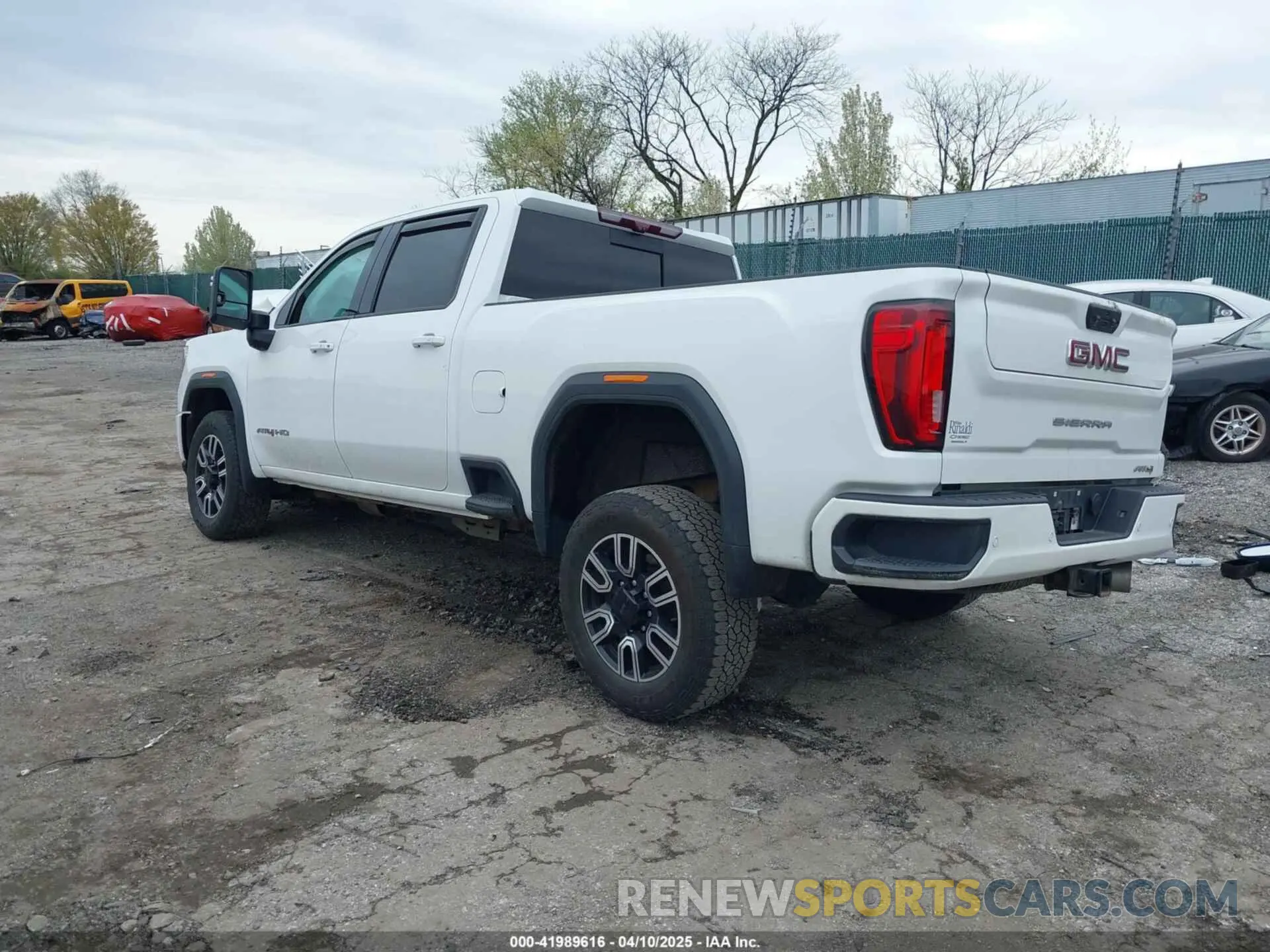 3 fotografías del automóvil dañado 1GT49PEY3LF101226 GMC SIERRA 2500HD 2020