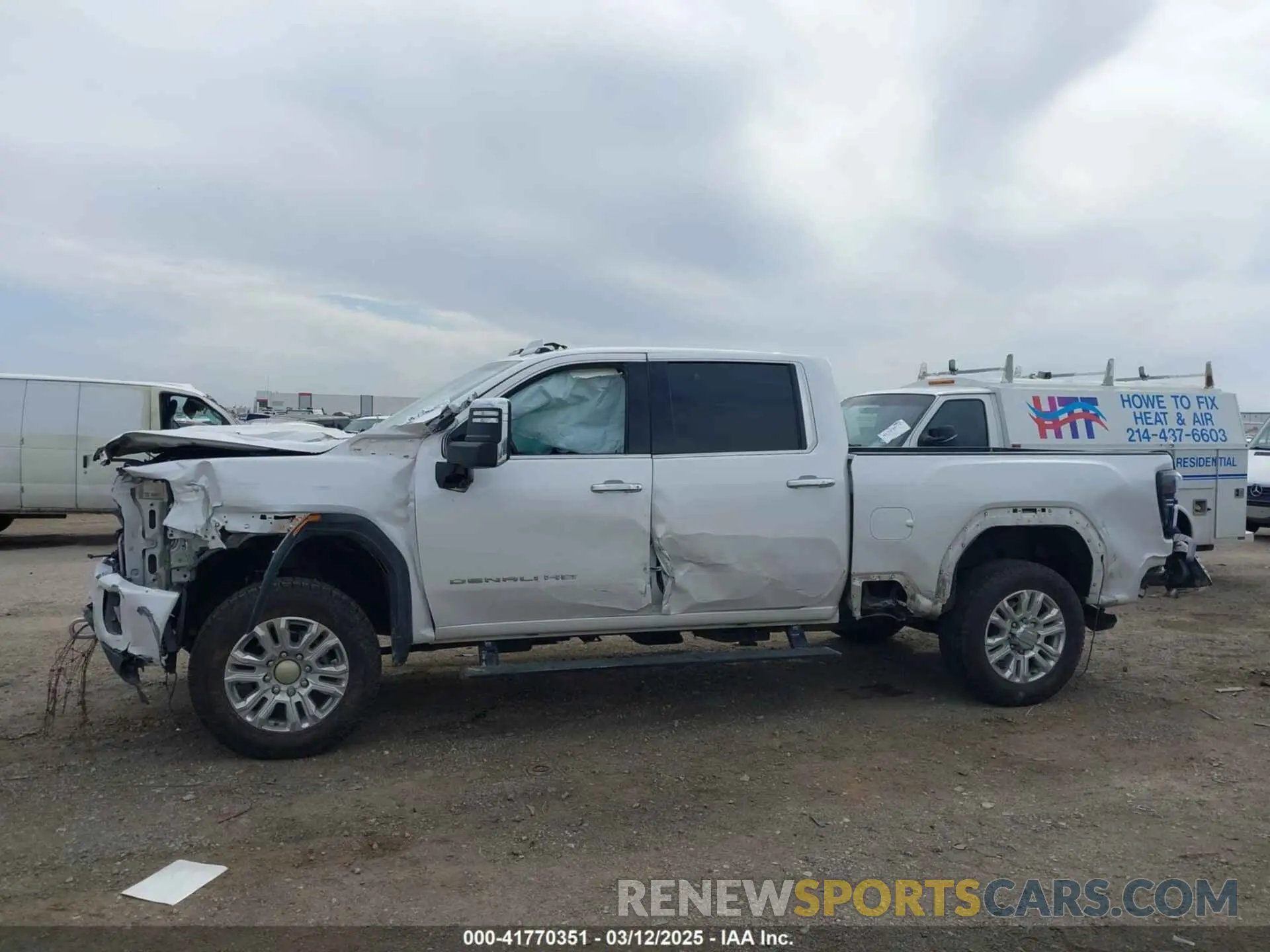 13 fotografías del automóvil dañado 1GT49REY0LF167275 GMC SIERRA 2500HD 2020