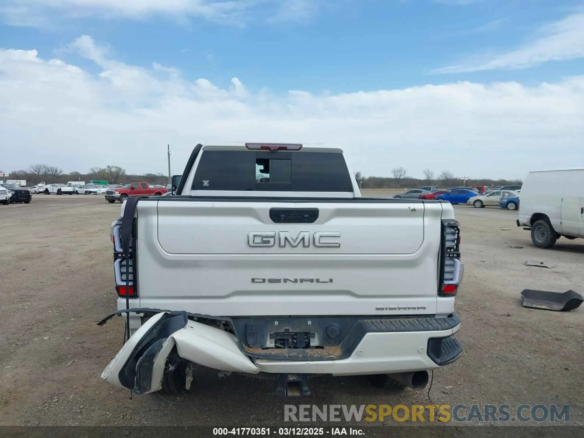 14 fotografías del automóvil dañado 1GT49REY0LF167275 GMC SIERRA 2500HD 2020