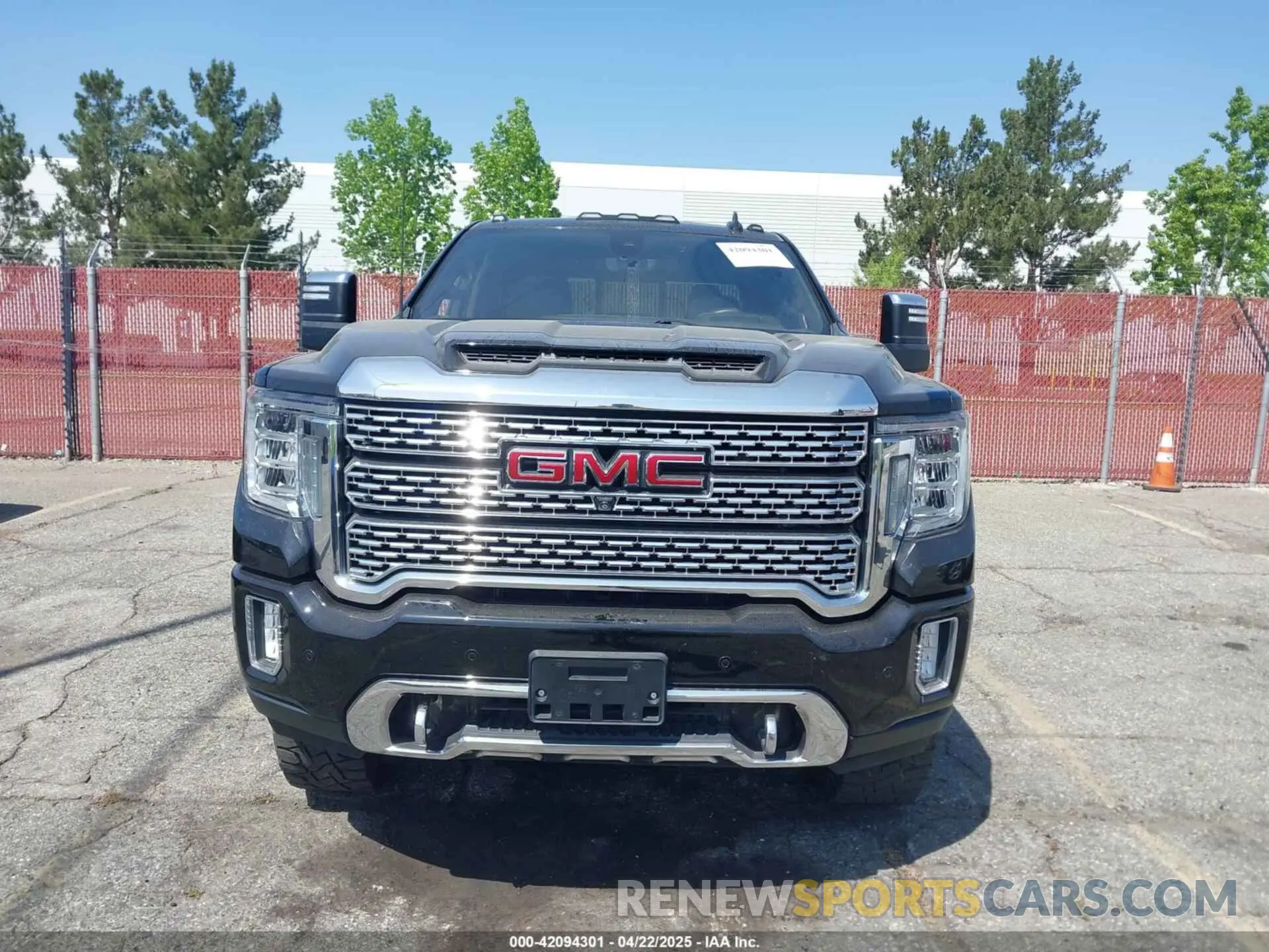 13 fotografías del automóvil dañado 1GT49REY5LF107153 GMC SIERRA 2500HD 2020