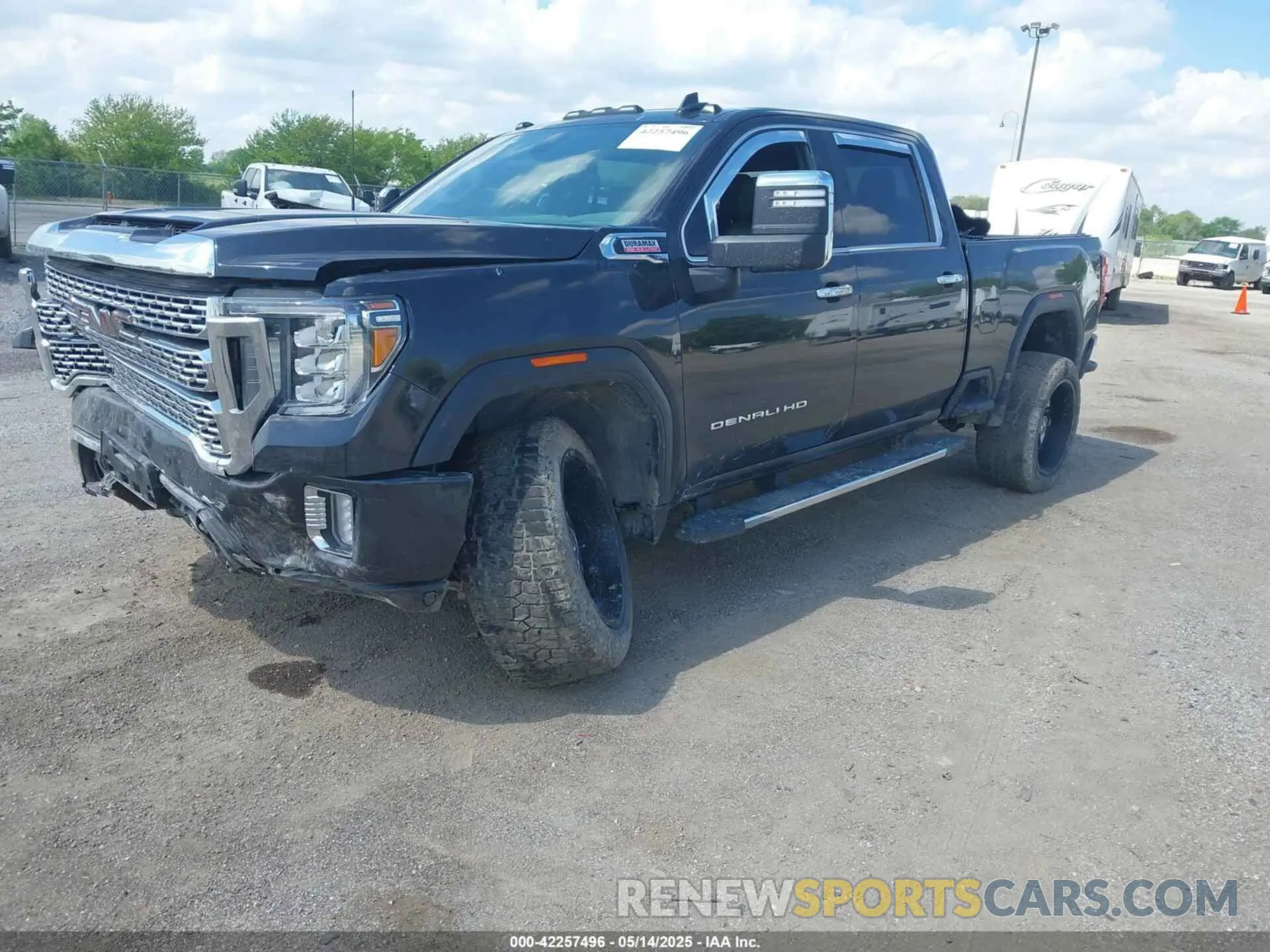 2 fotografías del automóvil dañado 1GT49REYXLF209452 GMC SIERRA 2500HD 2020