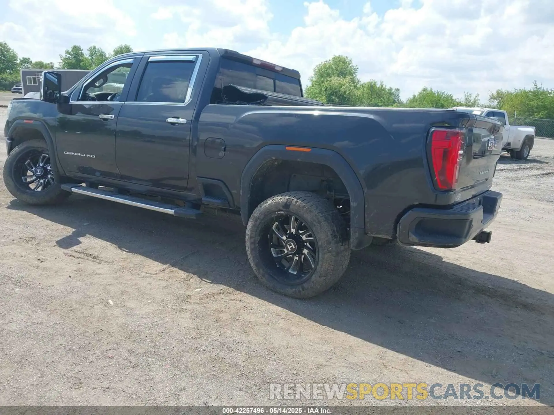 3 fotografías del automóvil dañado 1GT49REYXLF209452 GMC SIERRA 2500HD 2020