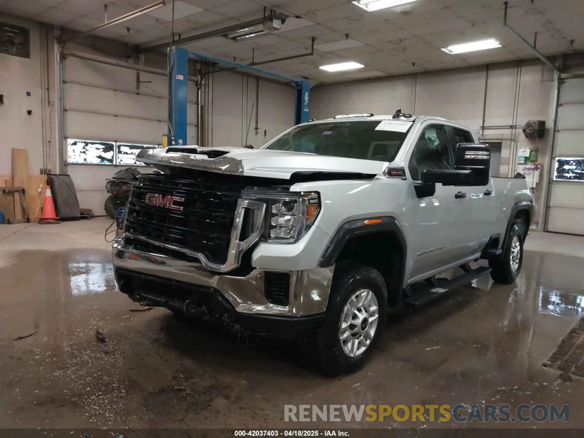 2 fotografías del automóvil dañado 1GT59LE70LF241769 GMC SIERRA 2500HD 2020