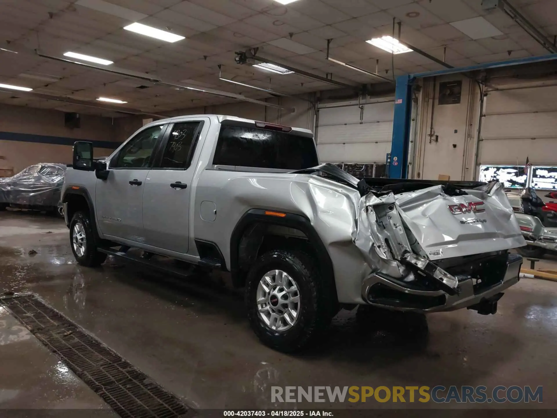 3 fotografías del automóvil dañado 1GT59LE70LF241769 GMC SIERRA 2500HD 2020