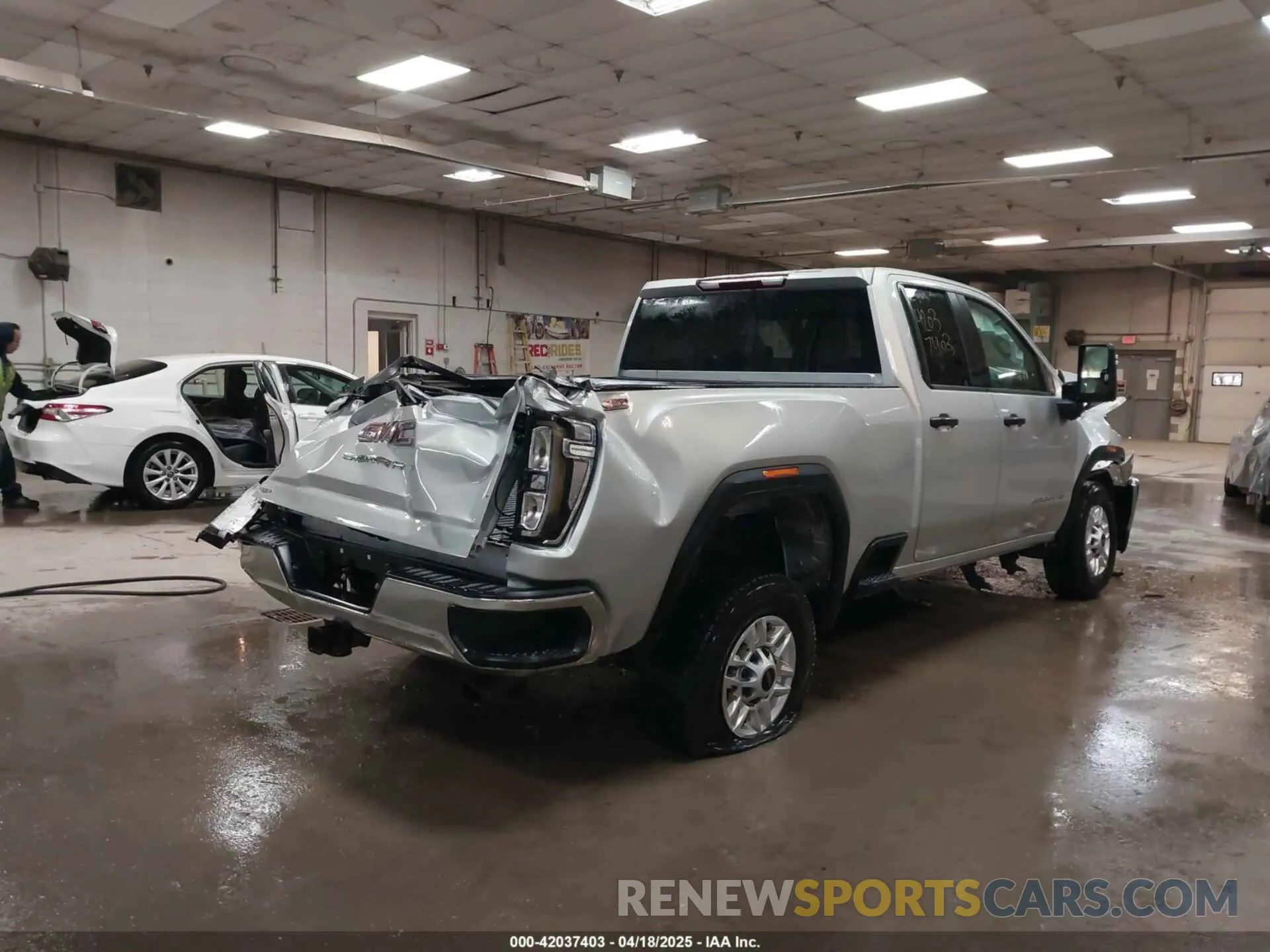 4 fotografías del automóvil dañado 1GT59LE70LF241769 GMC SIERRA 2500HD 2020