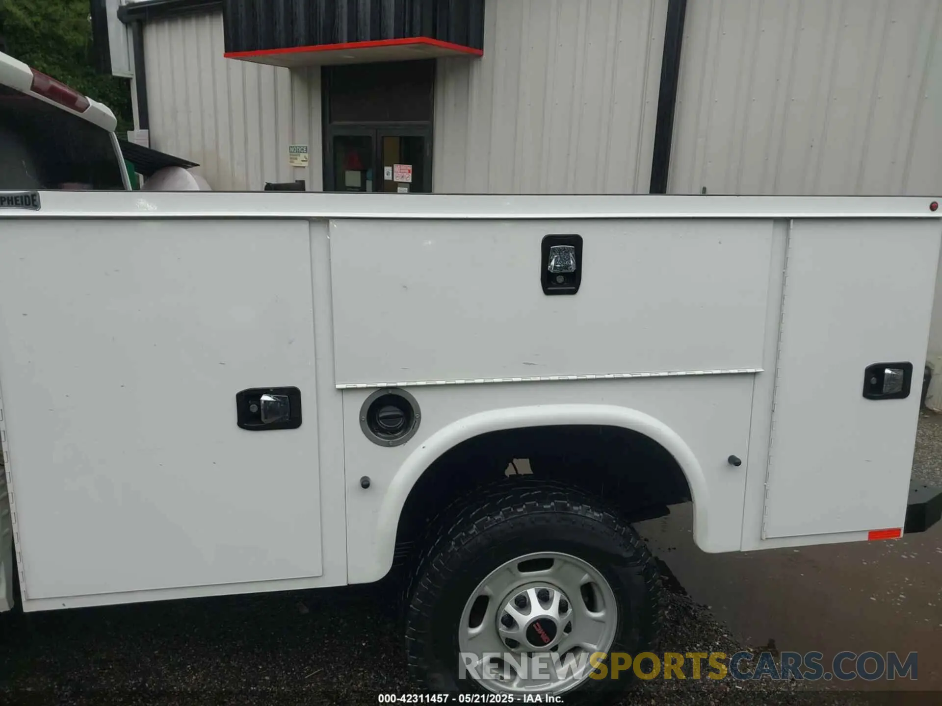 13 fotografías del automóvil dañado 1GD19LE74MF104393 GMC SIERRA 2500HD 2021