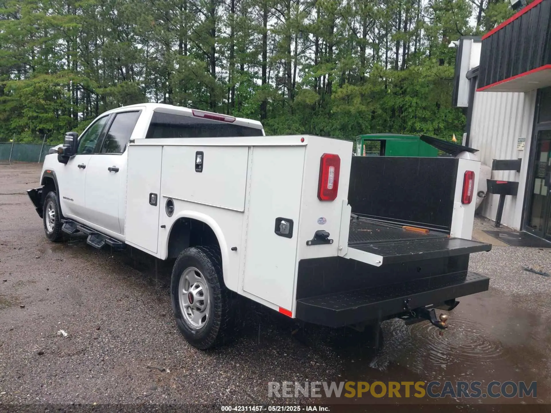 3 fotografías del automóvil dañado 1GD19LE74MF104393 GMC SIERRA 2500HD 2021
