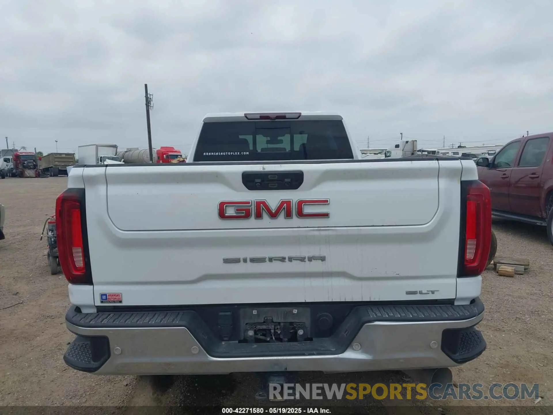 15 fotografías del automóvil dañado 1GT49NEY2MF116094 GMC SIERRA 2500HD 2021