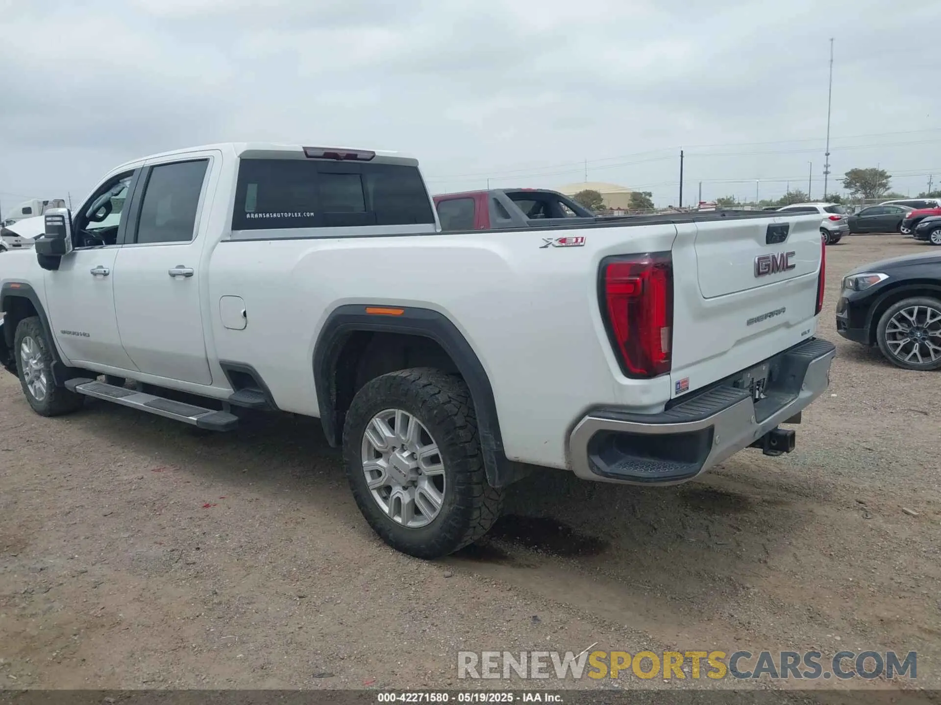 3 fotografías del automóvil dañado 1GT49NEY2MF116094 GMC SIERRA 2500HD 2021