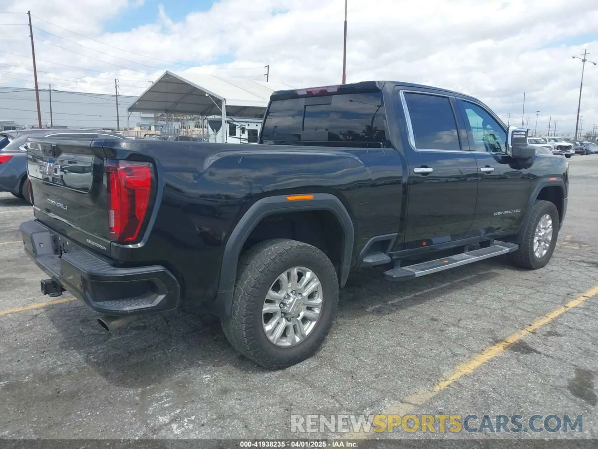 4 fotografías del automóvil dañado 1GT49RE7XMF292244 GMC SIERRA 2500HD 2021