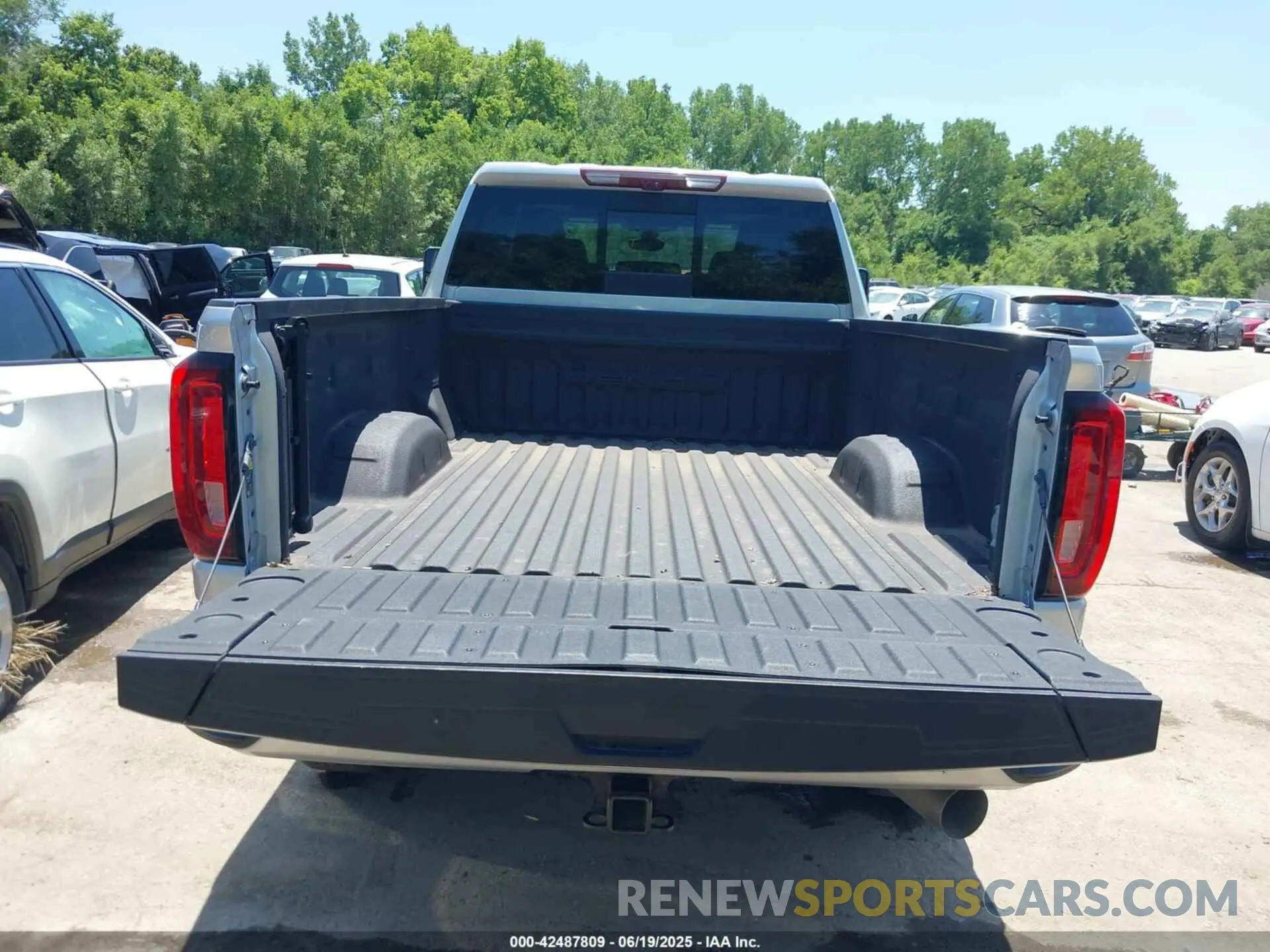 12 fotografías del automóvil dañado 1GT49REY0MF129272 GMC SIERRA 2500HD 2021