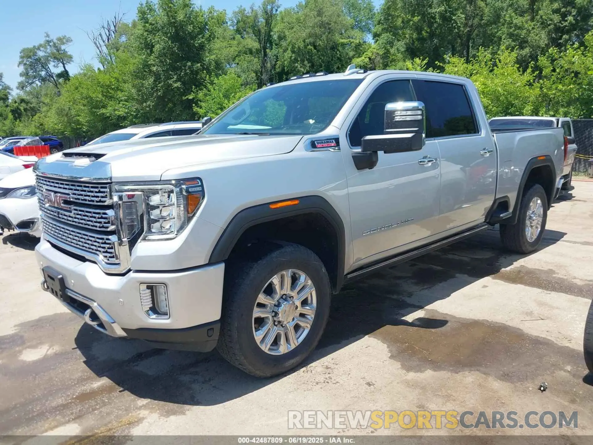 2 fotografías del automóvil dañado 1GT49REY0MF129272 GMC SIERRA 2500HD 2021