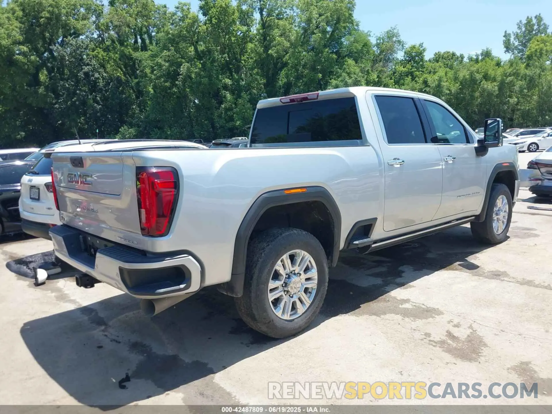 4 fotografías del automóvil dañado 1GT49REY0MF129272 GMC SIERRA 2500HD 2021