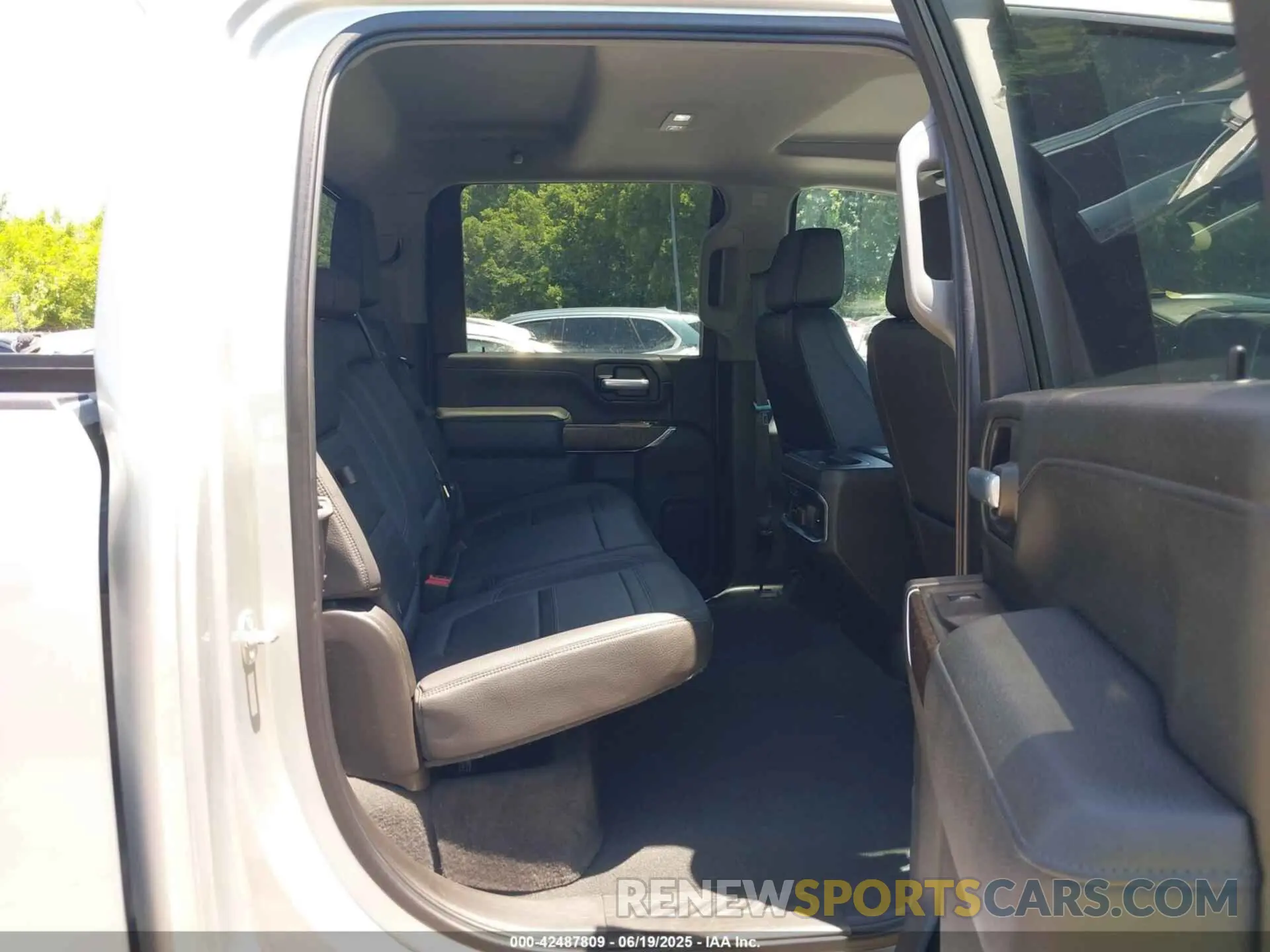 6 fotografías del automóvil dañado 1GT49REY0MF129272 GMC SIERRA 2500HD 2021