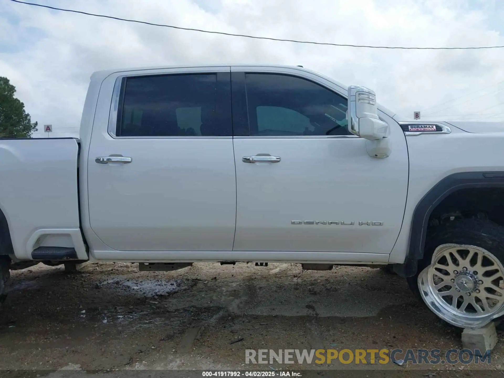 14 fotografías del automóvil dañado 1GT49REY1MF219661 GMC SIERRA 2500HD 2021