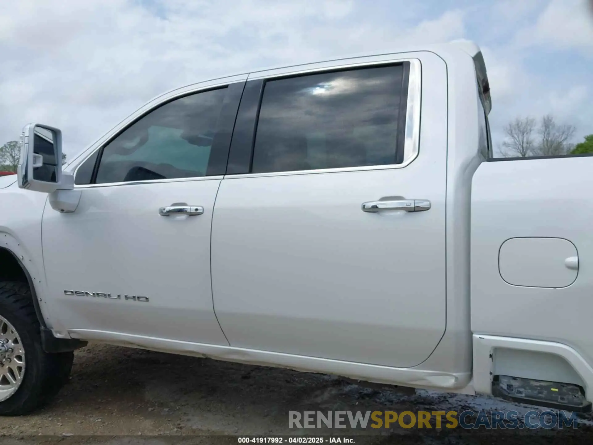 15 fotografías del automóvil dañado 1GT49REY1MF219661 GMC SIERRA 2500HD 2021