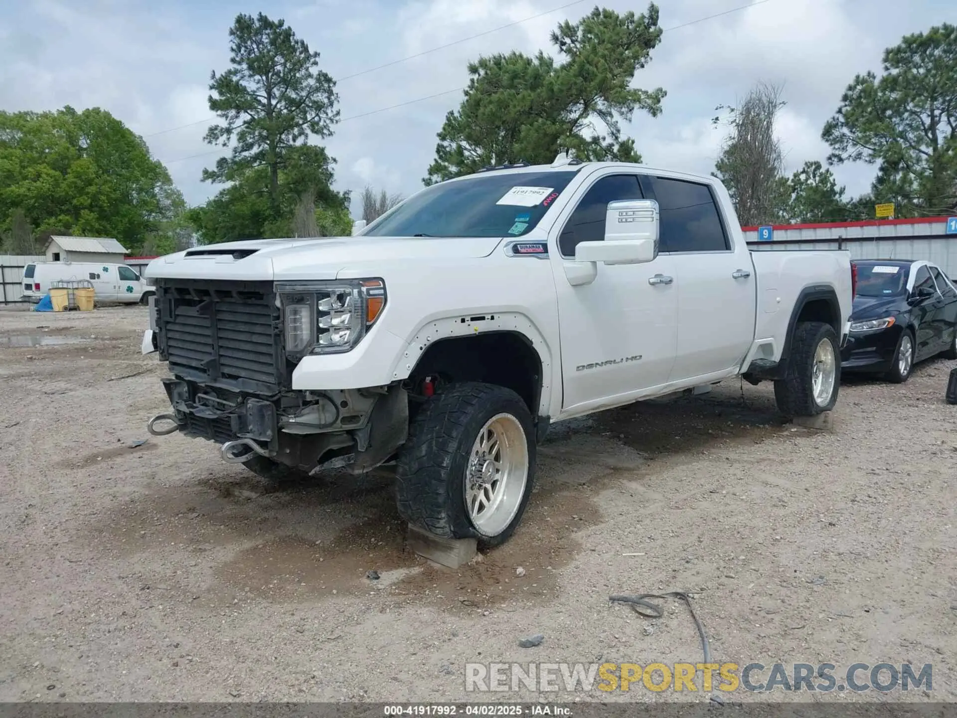 2 fotografías del automóvil dañado 1GT49REY1MF219661 GMC SIERRA 2500HD 2021