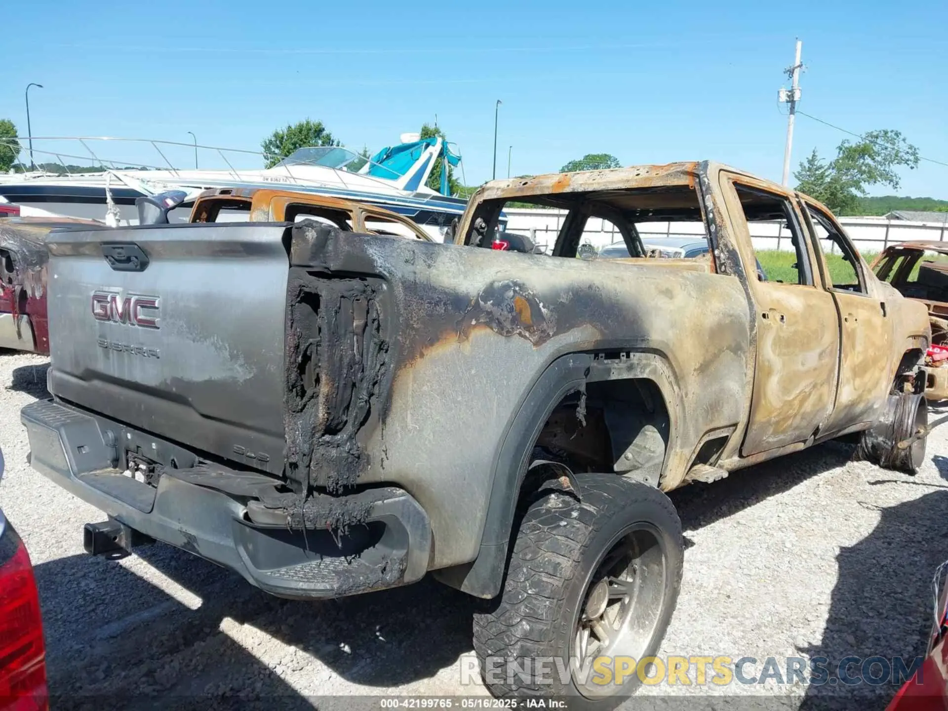 4 fotografías del automóvil dañado 1GT49ME72NF100853 GMC SIERRA 2500HD 2022