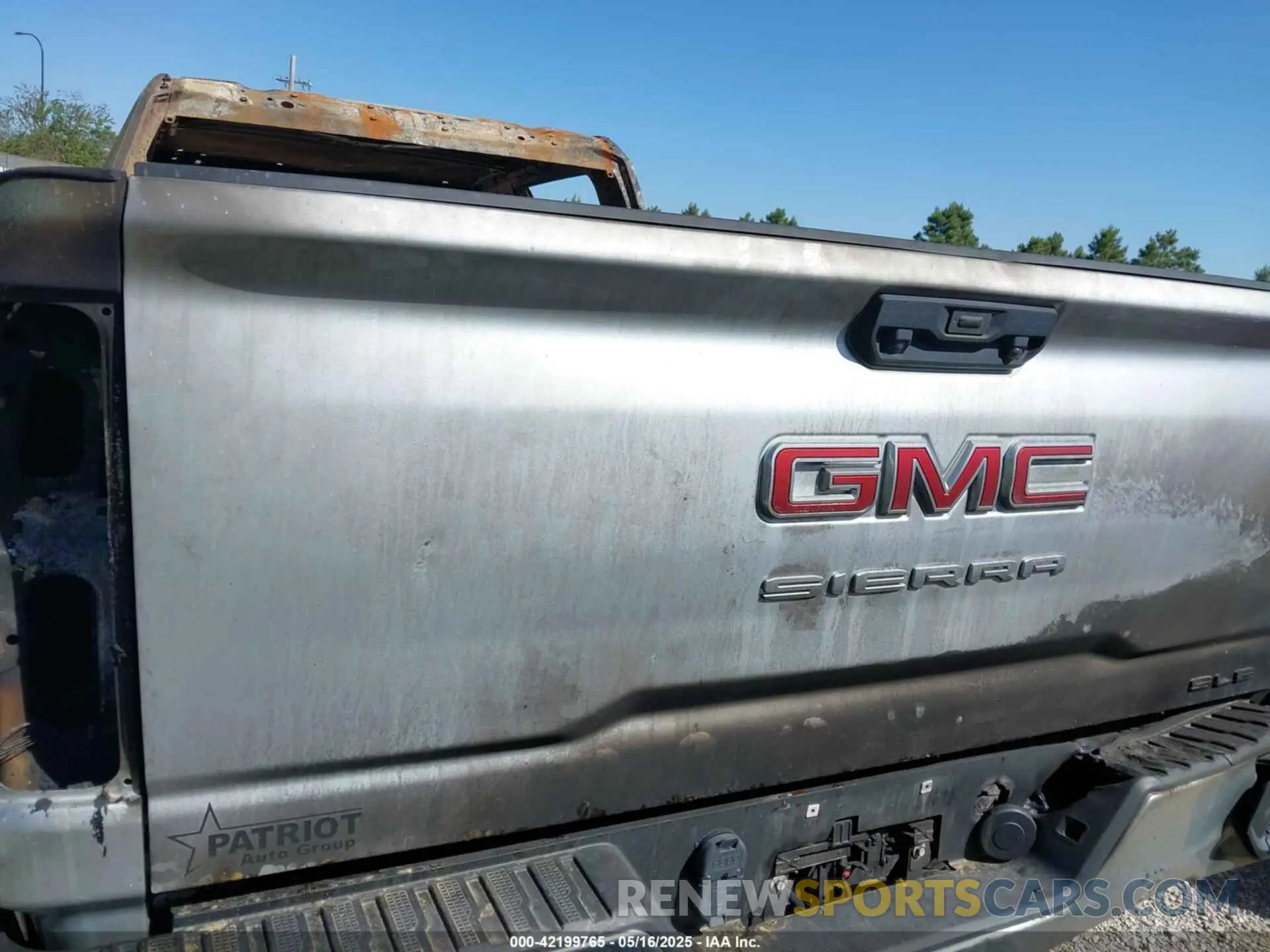 8 fotografías del automóvil dañado 1GT49ME72NF100853 GMC SIERRA 2500HD 2022