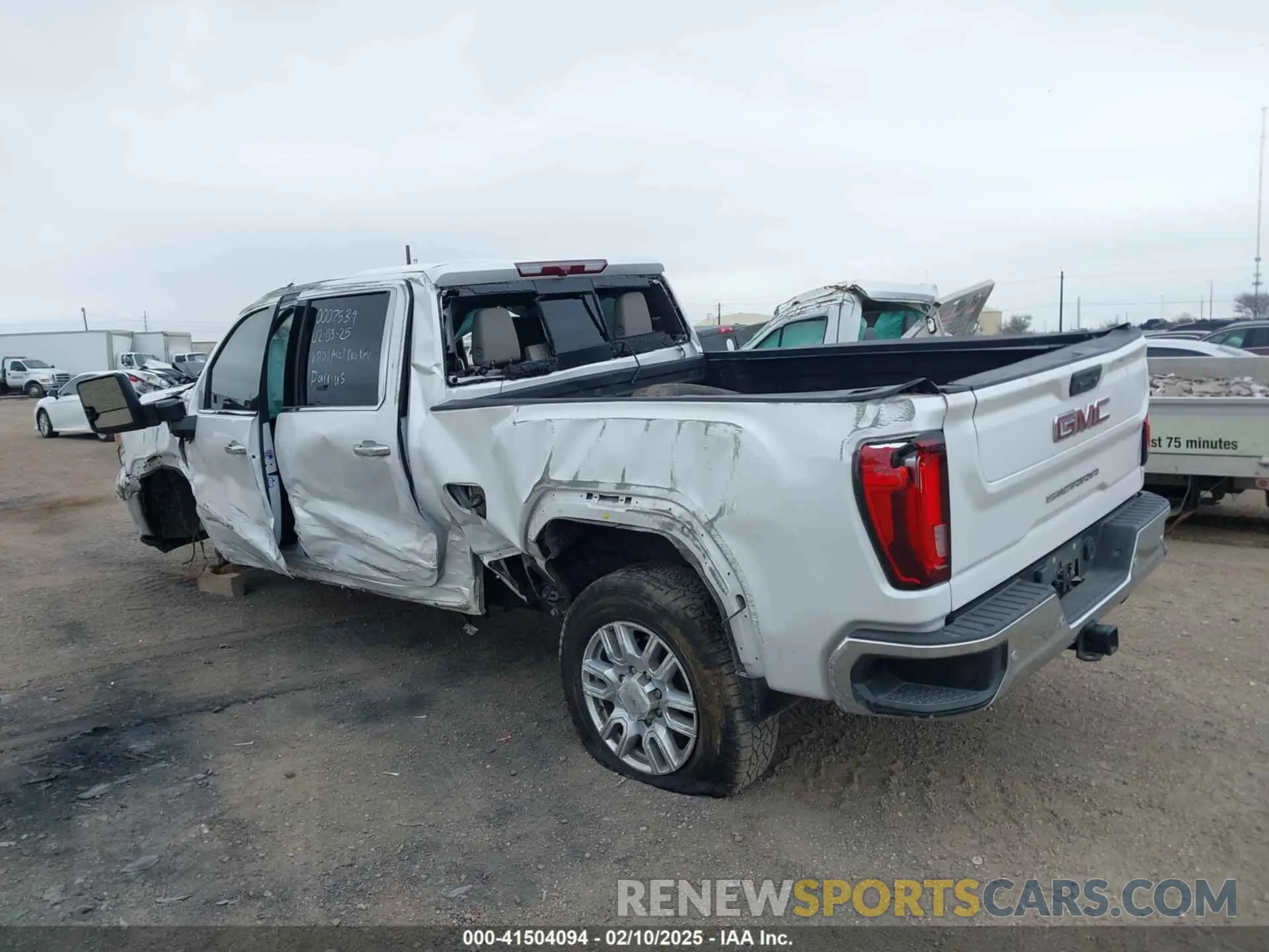 15 fotografías del automóvil dañado 1GT49NE76NF351977 GMC SIERRA 2500HD 2022