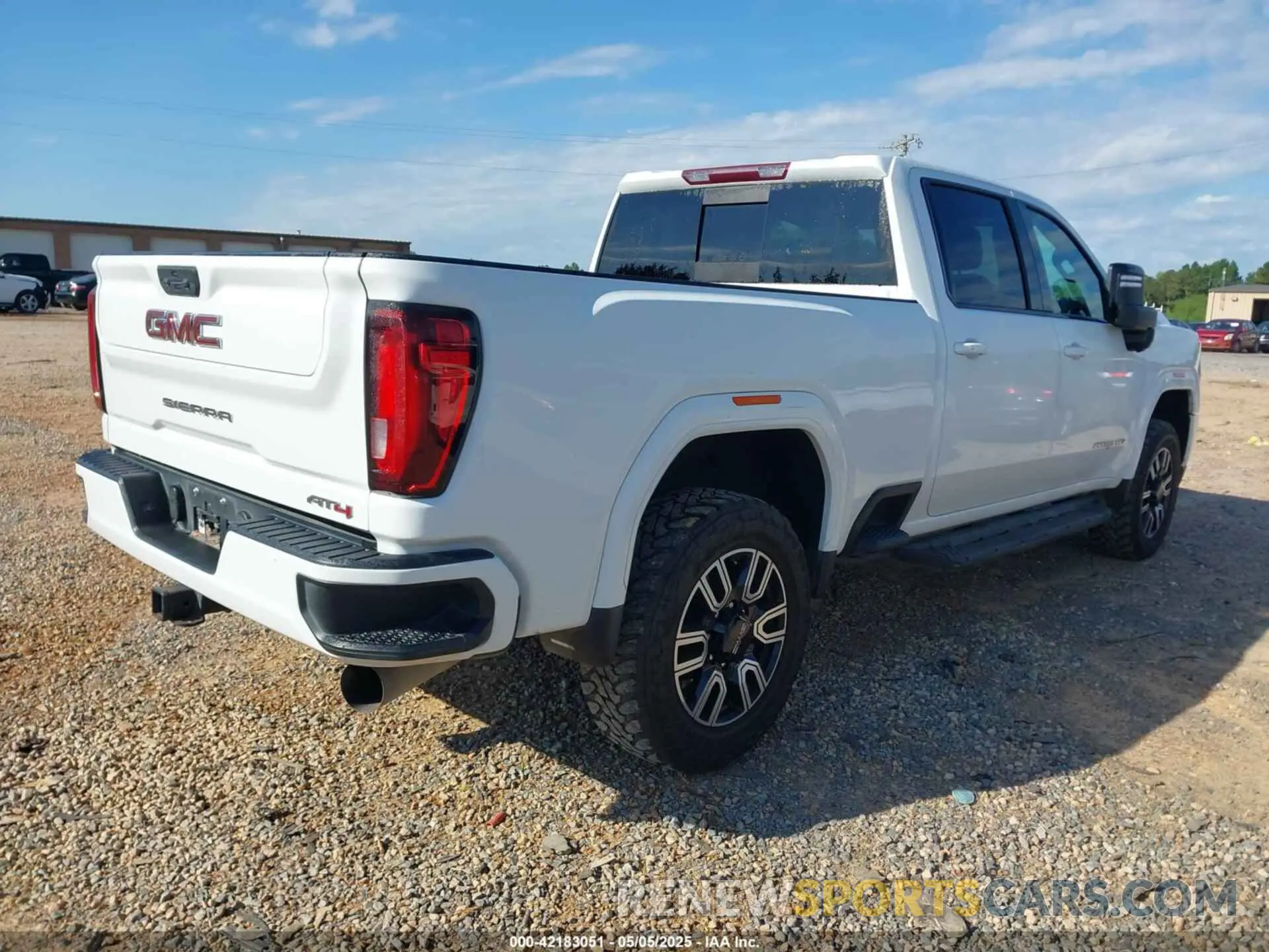 4 fotografías del automóvil dañado 1GT49PEY3NF134617 GMC SIERRA 2500HD 2022