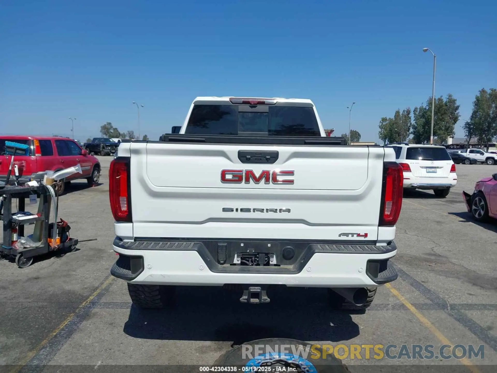 15 fotografías del automóvil dañado 1GT49PEY4NF305200 GMC SIERRA 2500HD 2022