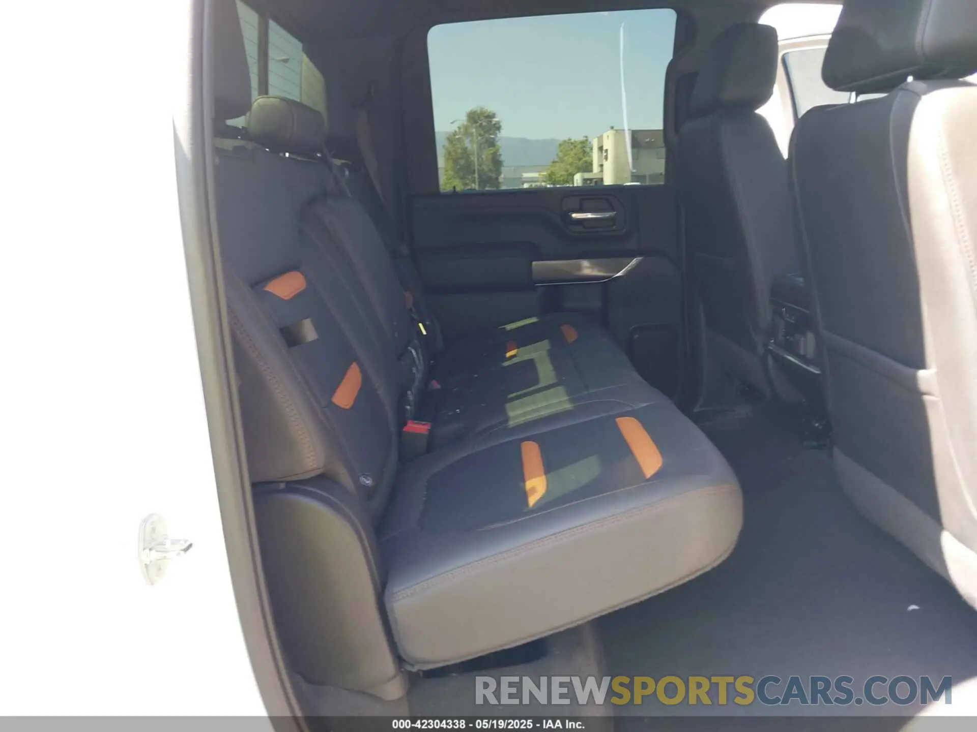 7 fotografías del automóvil dañado 1GT49PEY4NF305200 GMC SIERRA 2500HD 2022