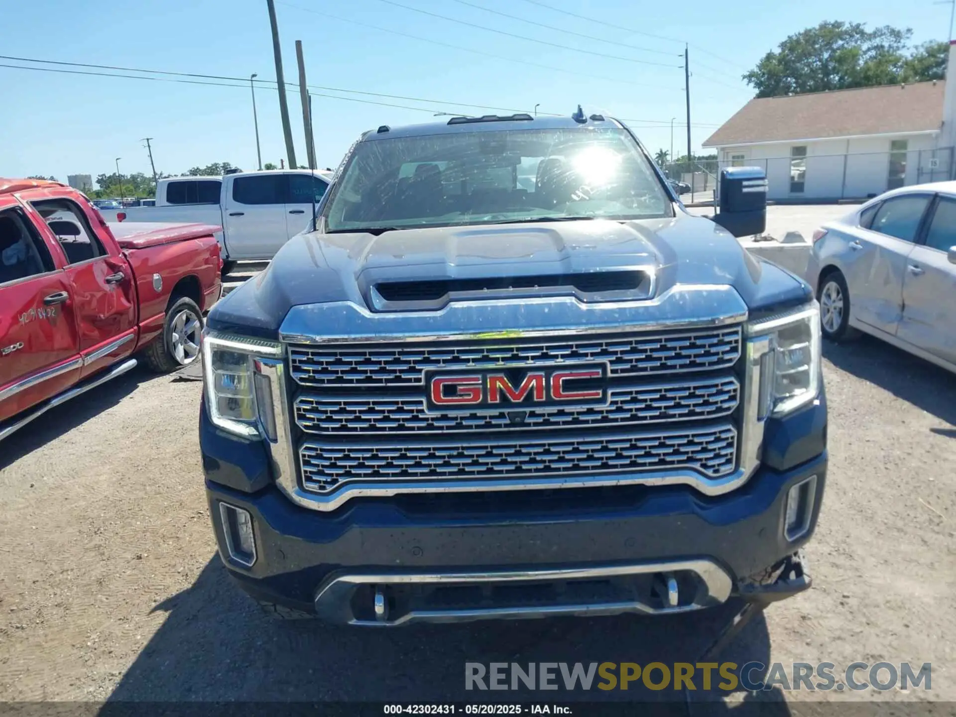 13 fotografías del automóvil dañado 1GT49REY2NF228676 GMC SIERRA 2500HD 2022