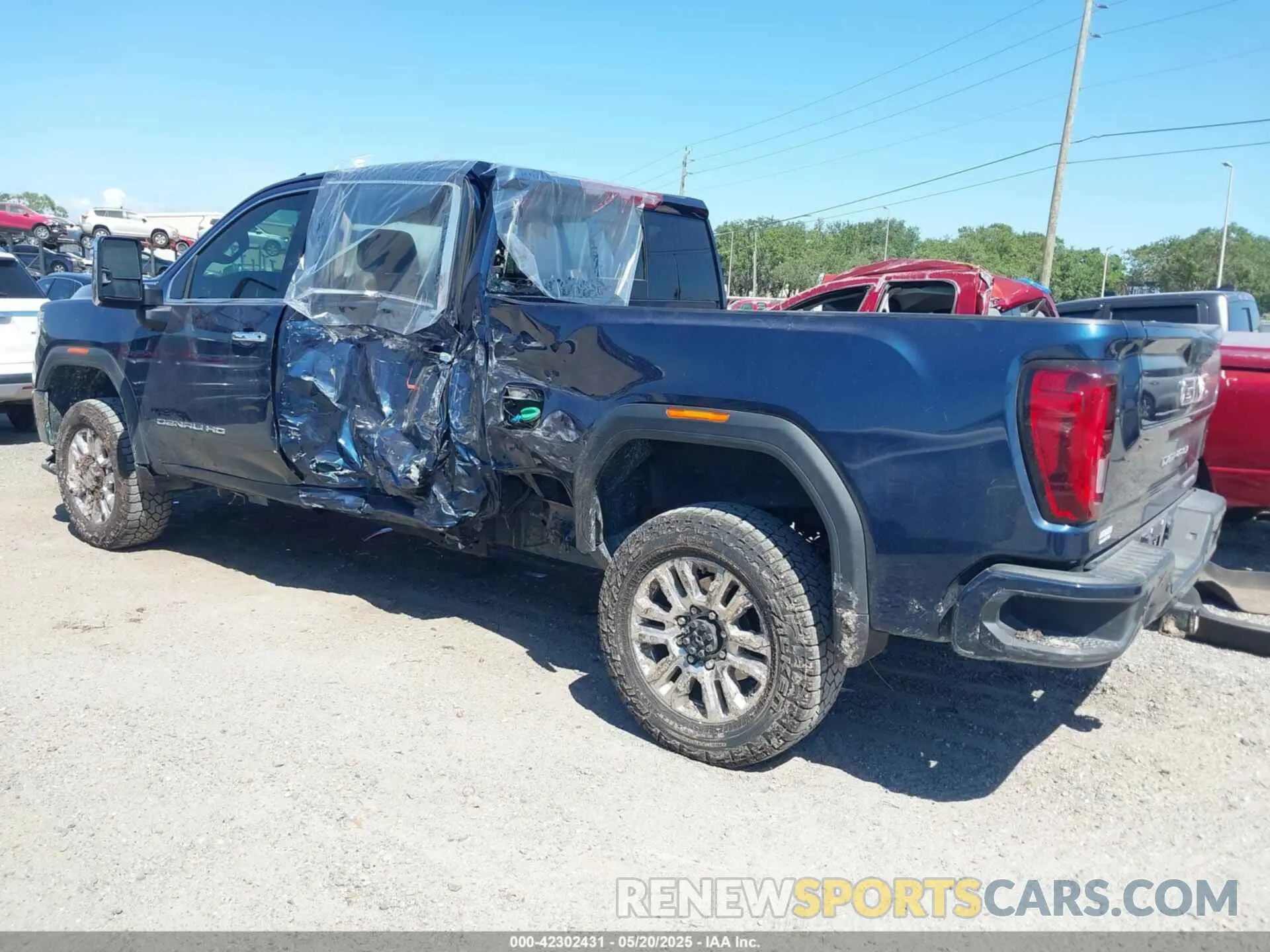 3 fotografías del automóvil dañado 1GT49REY2NF228676 GMC SIERRA 2500HD 2022