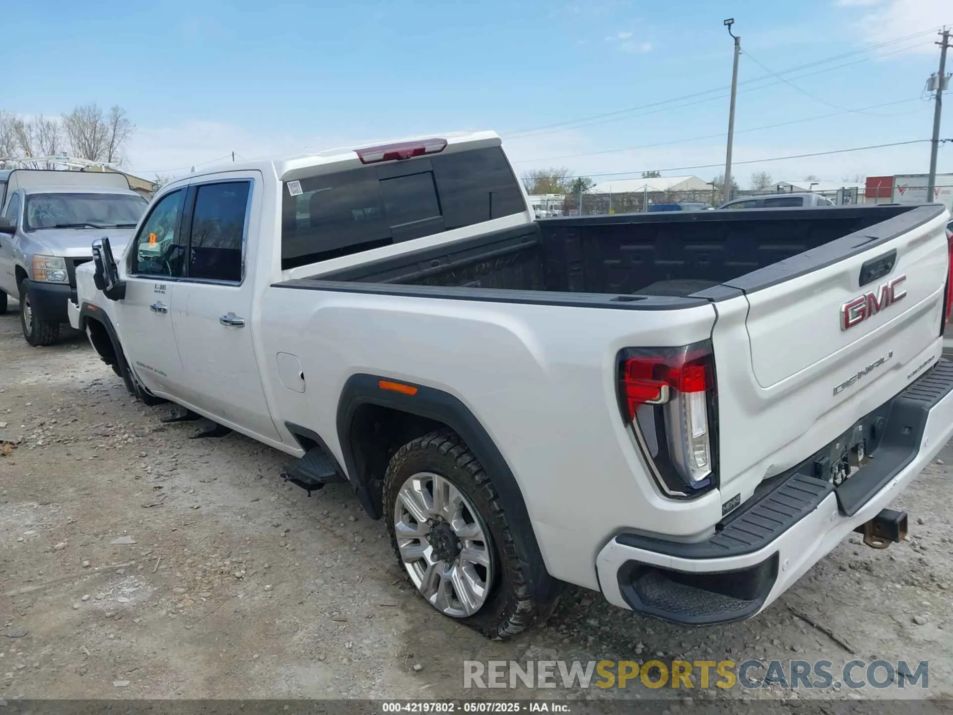 3 fotografías del automóvil dañado 1GT49REY3NF128540 GMC SIERRA 2500HD 2022