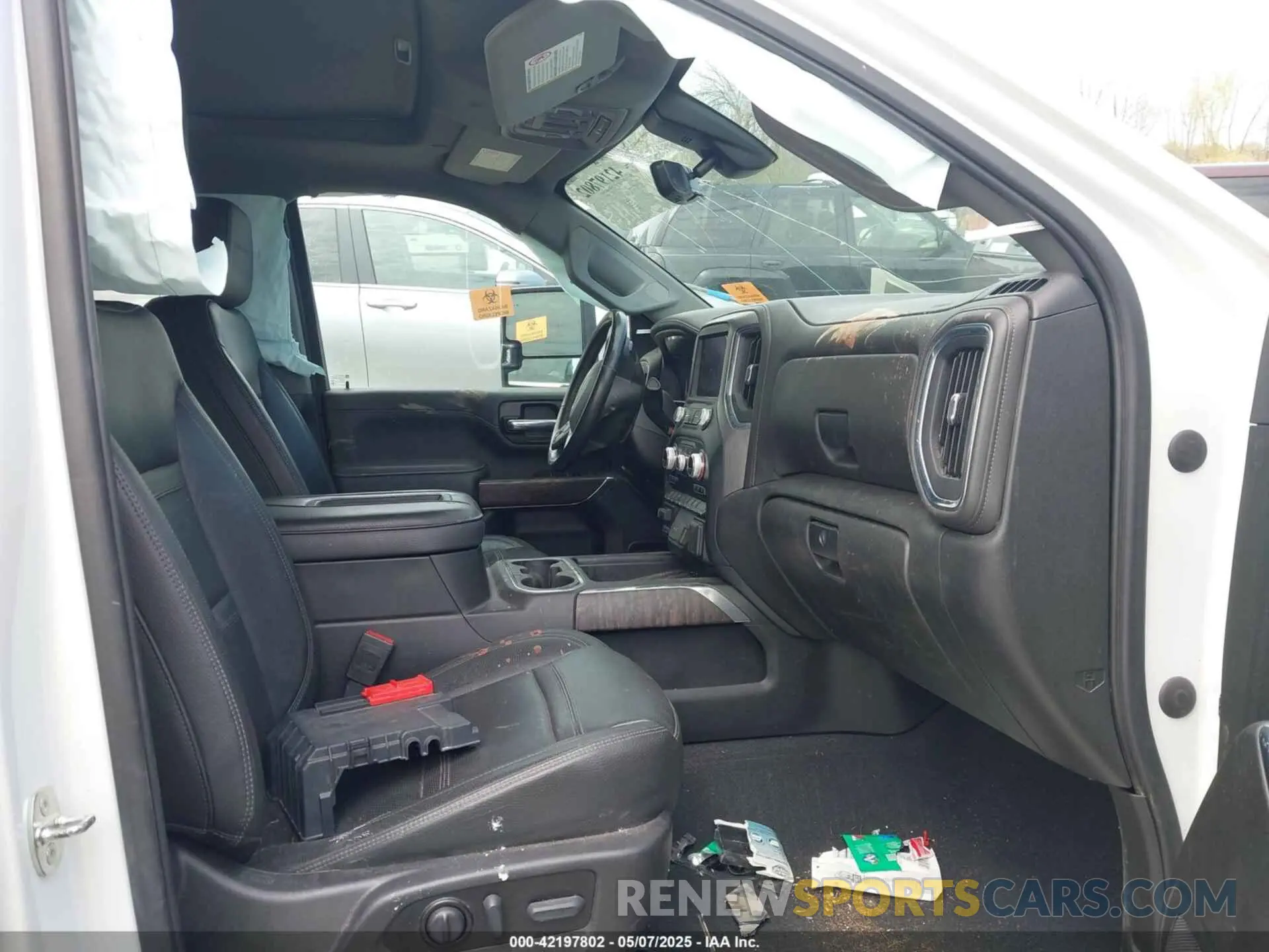 5 fotografías del automóvil dañado 1GT49REY3NF128540 GMC SIERRA 2500HD 2022