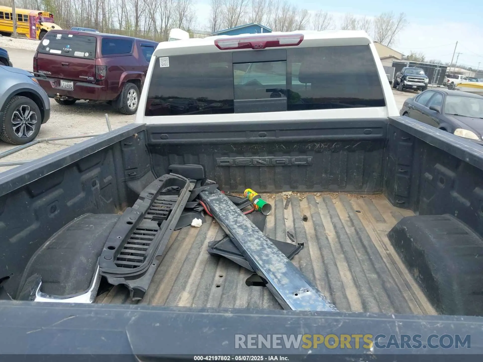 8 fotografías del automóvil dañado 1GT49REY3NF128540 GMC SIERRA 2500HD 2022