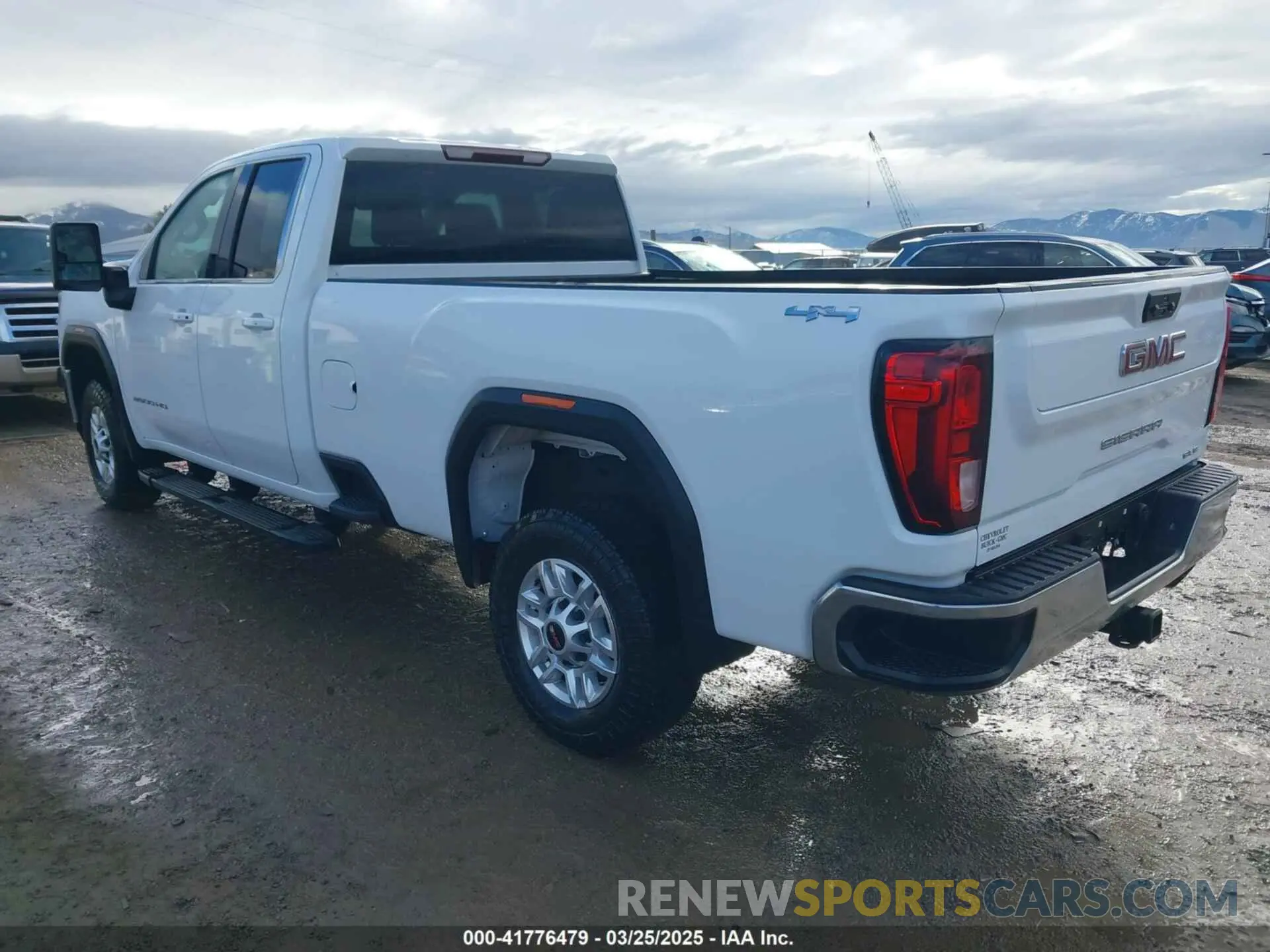 3 fotografías del automóvil dañado 1GT59ME70NF278233 GMC SIERRA 2500HD 2022