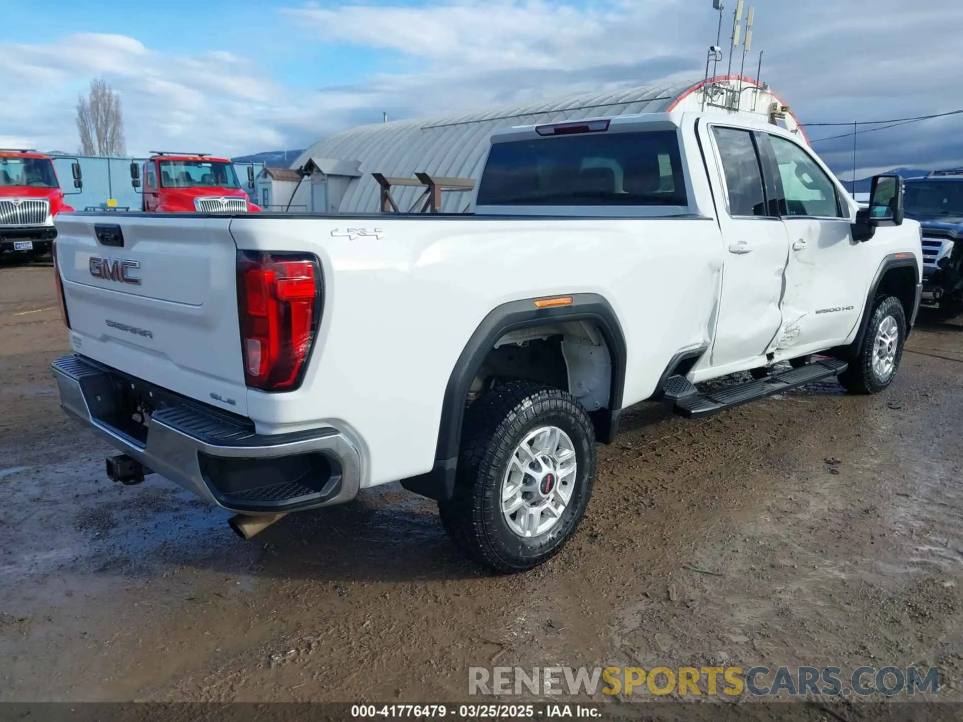4 fotografías del automóvil dañado 1GT59ME70NF278233 GMC SIERRA 2500HD 2022