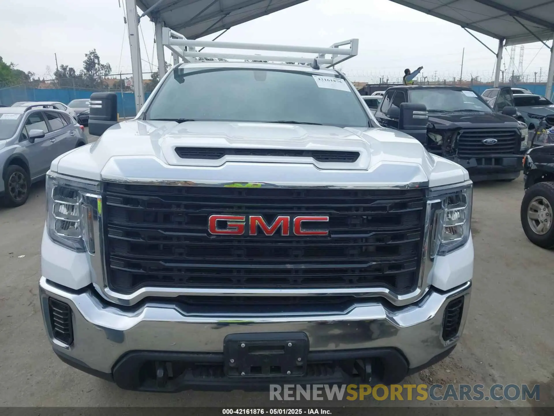 12 fotografías del automóvil dañado 1GT18LE79PF203383 GMC SIERRA 2500HD 2023