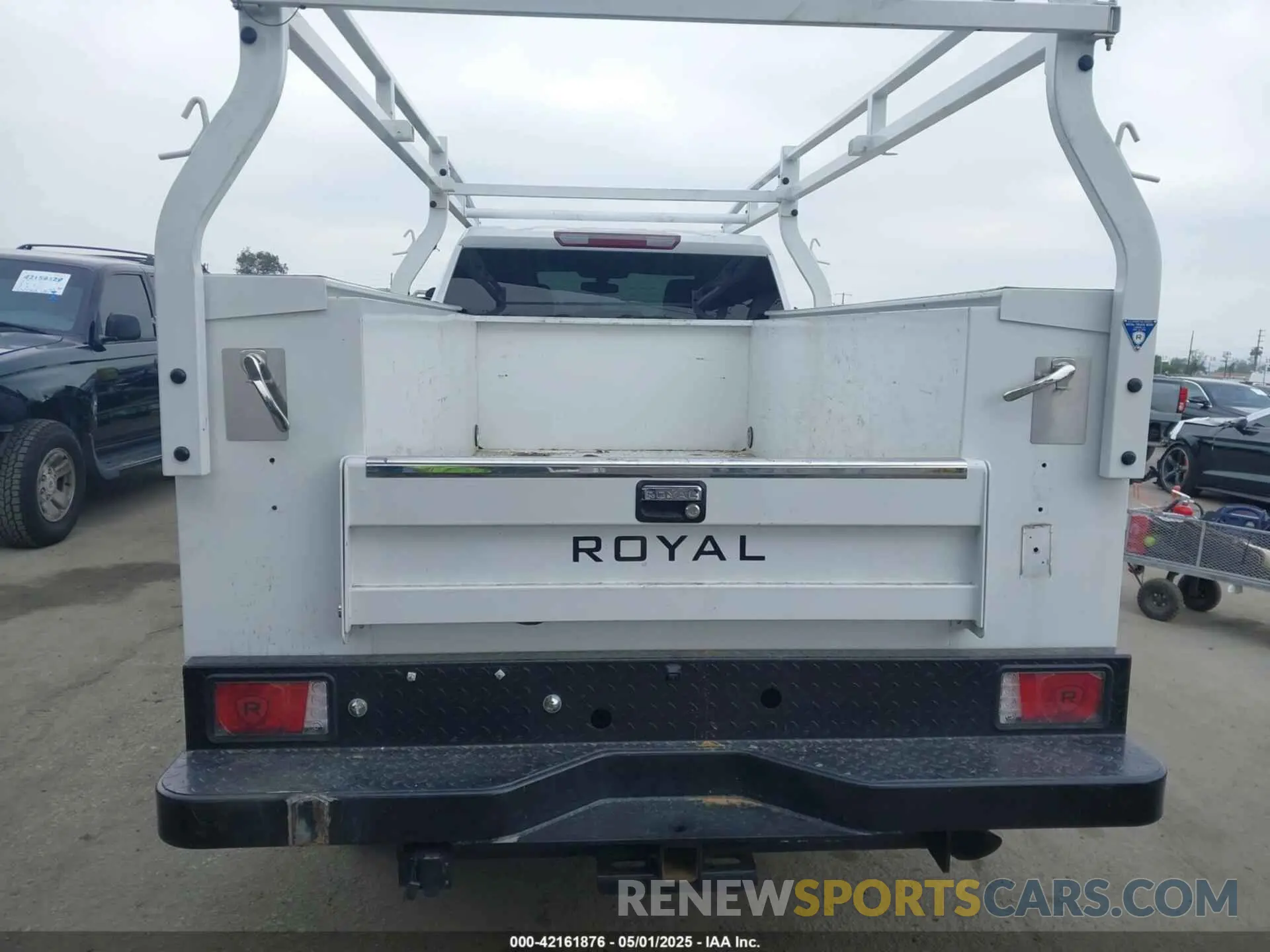 16 fotografías del automóvil dañado 1GT18LE79PF203383 GMC SIERRA 2500HD 2023