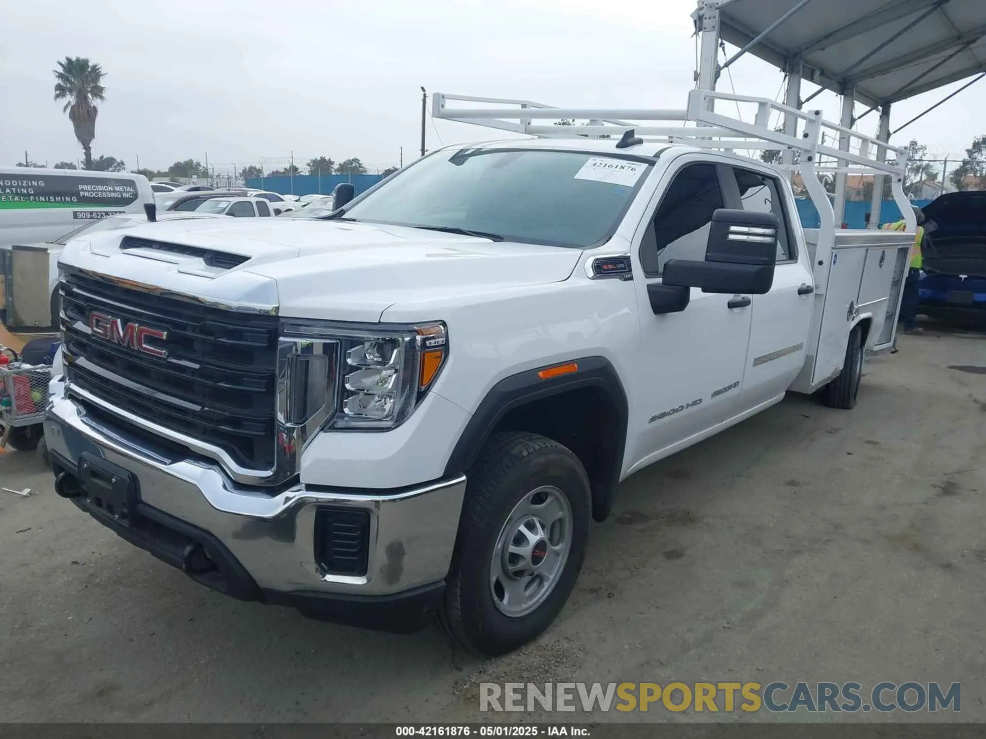 2 fotografías del automóvil dañado 1GT18LE79PF203383 GMC SIERRA 2500HD 2023