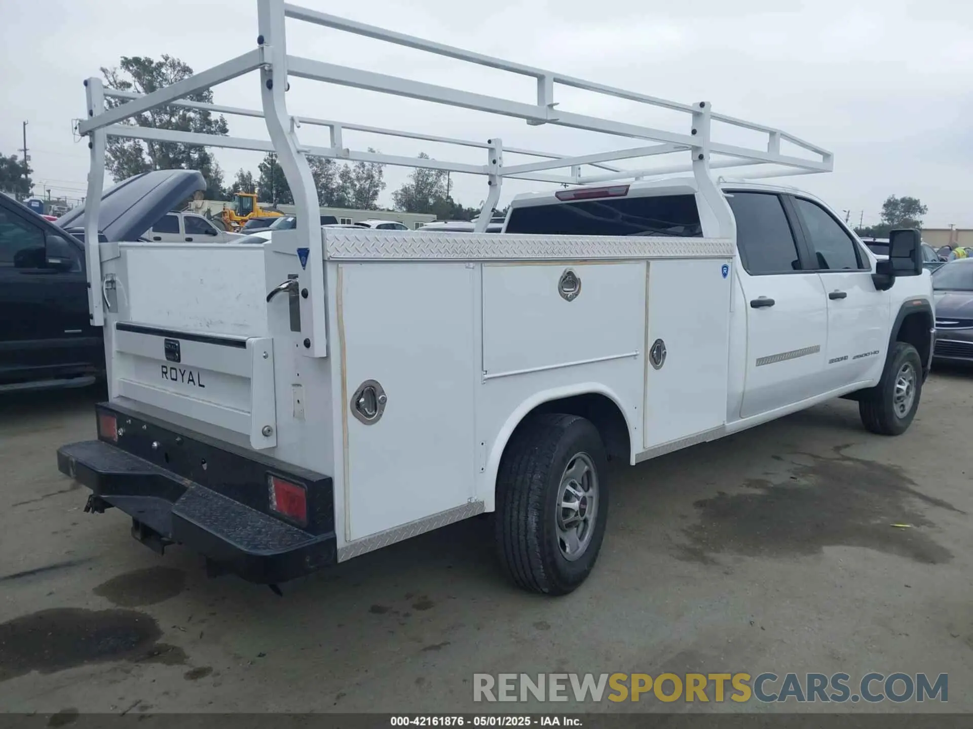 4 fotografías del automóvil dañado 1GT18LE79PF203383 GMC SIERRA 2500HD 2023