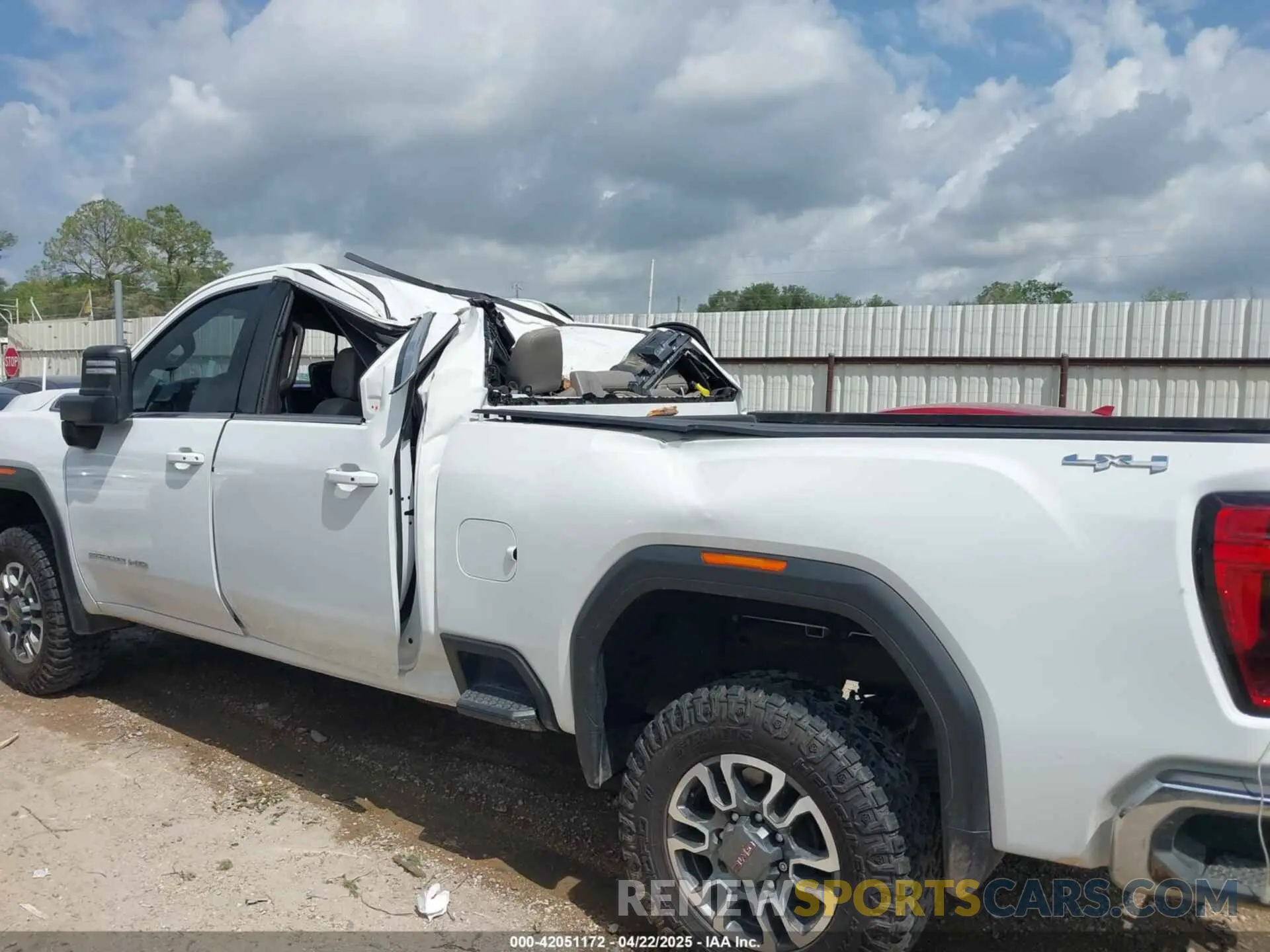 11 fotografías del automóvil dañado 1GT49ME74PF163567 GMC SIERRA 2500HD 2023