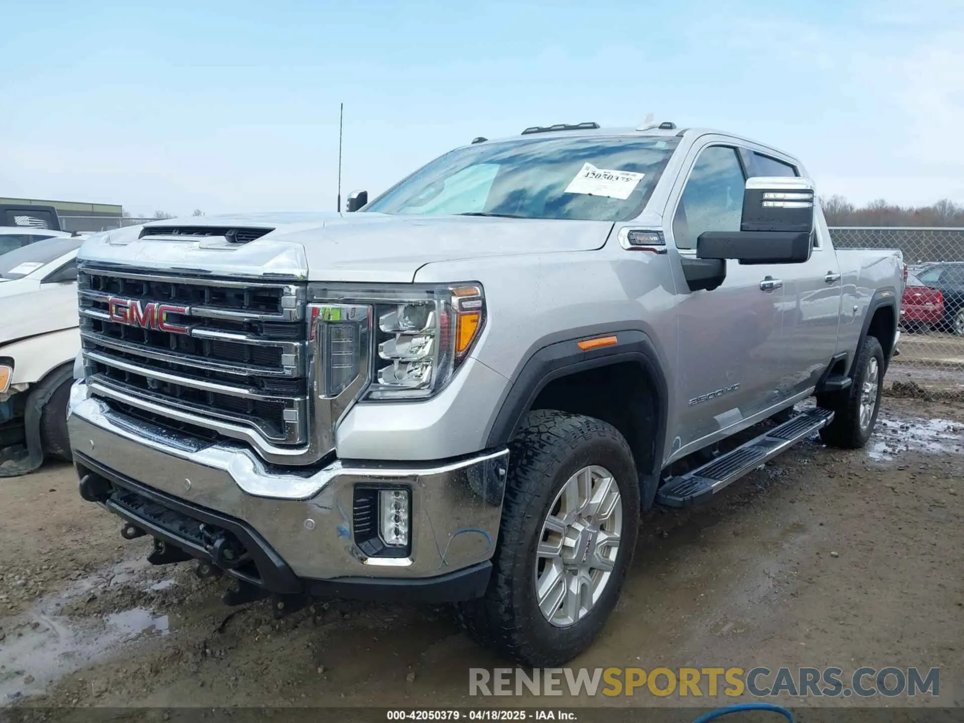 2 fotografías del automóvil dañado 1GT49NE77PF146834 GMC SIERRA 2500HD 2023