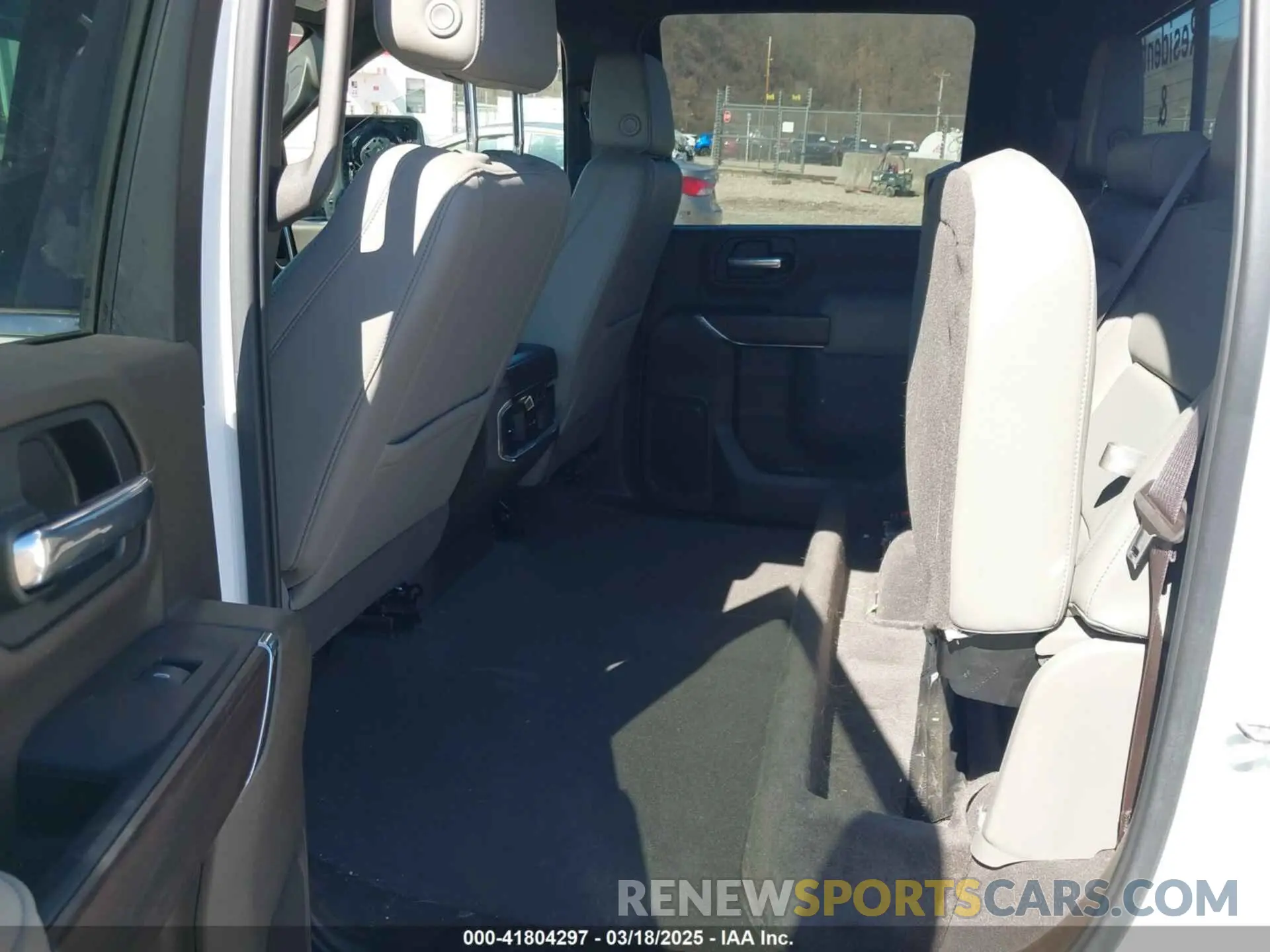 7 fotografías del automóvil dañado 1GT49NEY2PF124460 GMC SIERRA 2500HD 2023