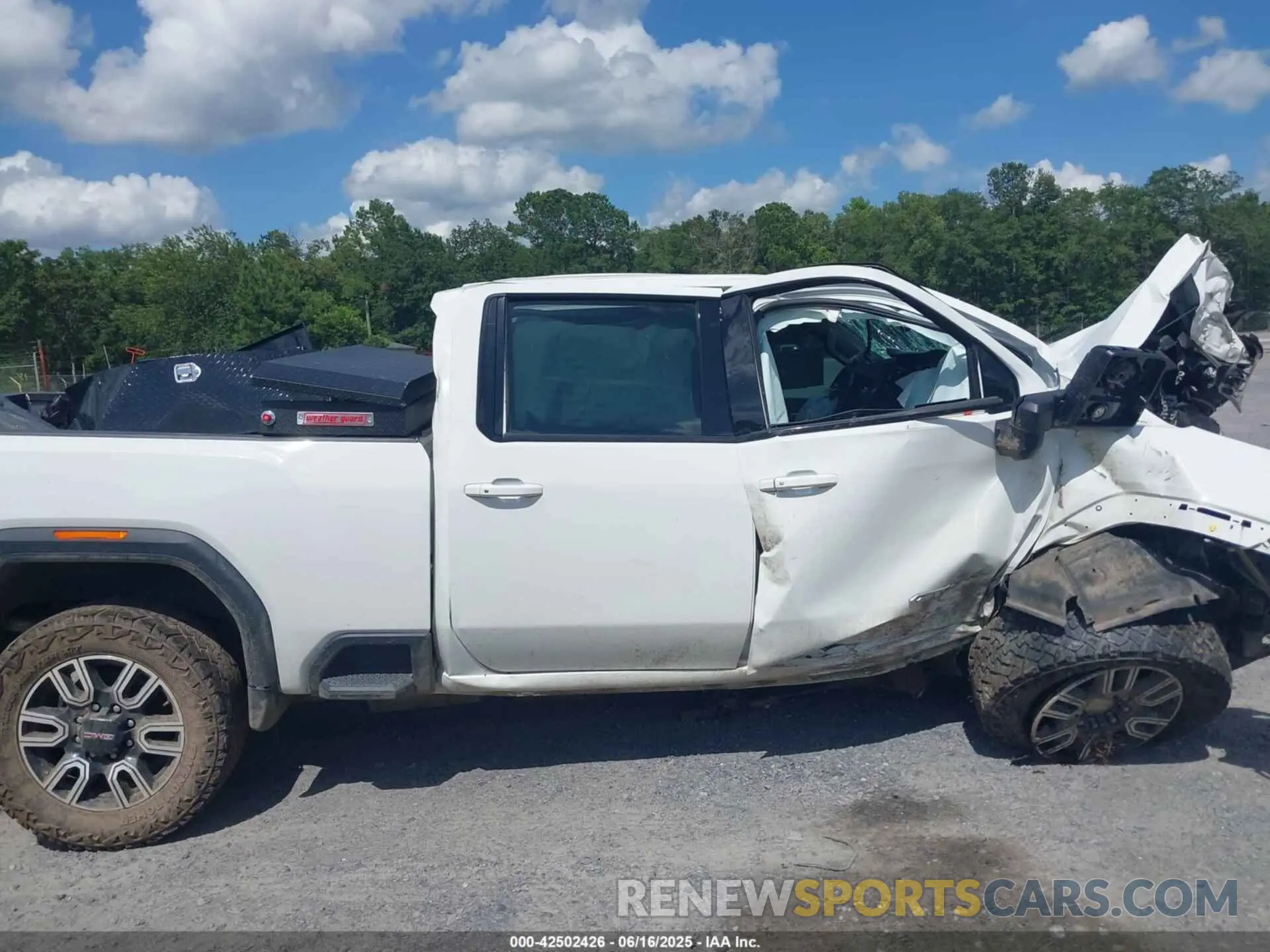 12 fotografías del automóvil dañado 1GT49PEY2PF112076 GMC SIERRA 2500HD 2023