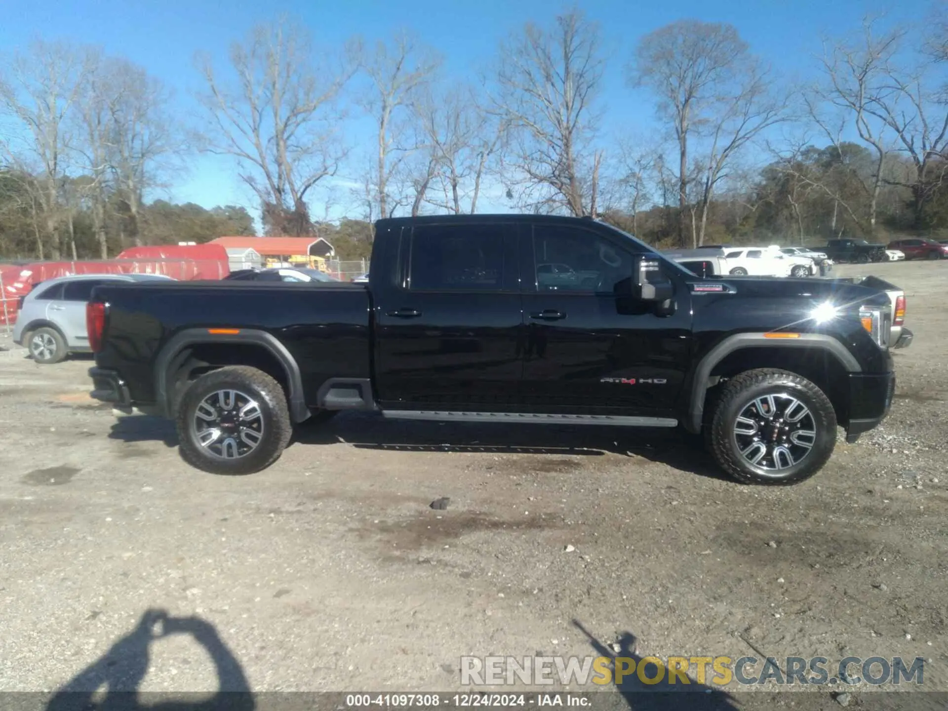13 fotografías del automóvil dañado 1GT49PEY7PF128788 GMC SIERRA 2500HD 2023