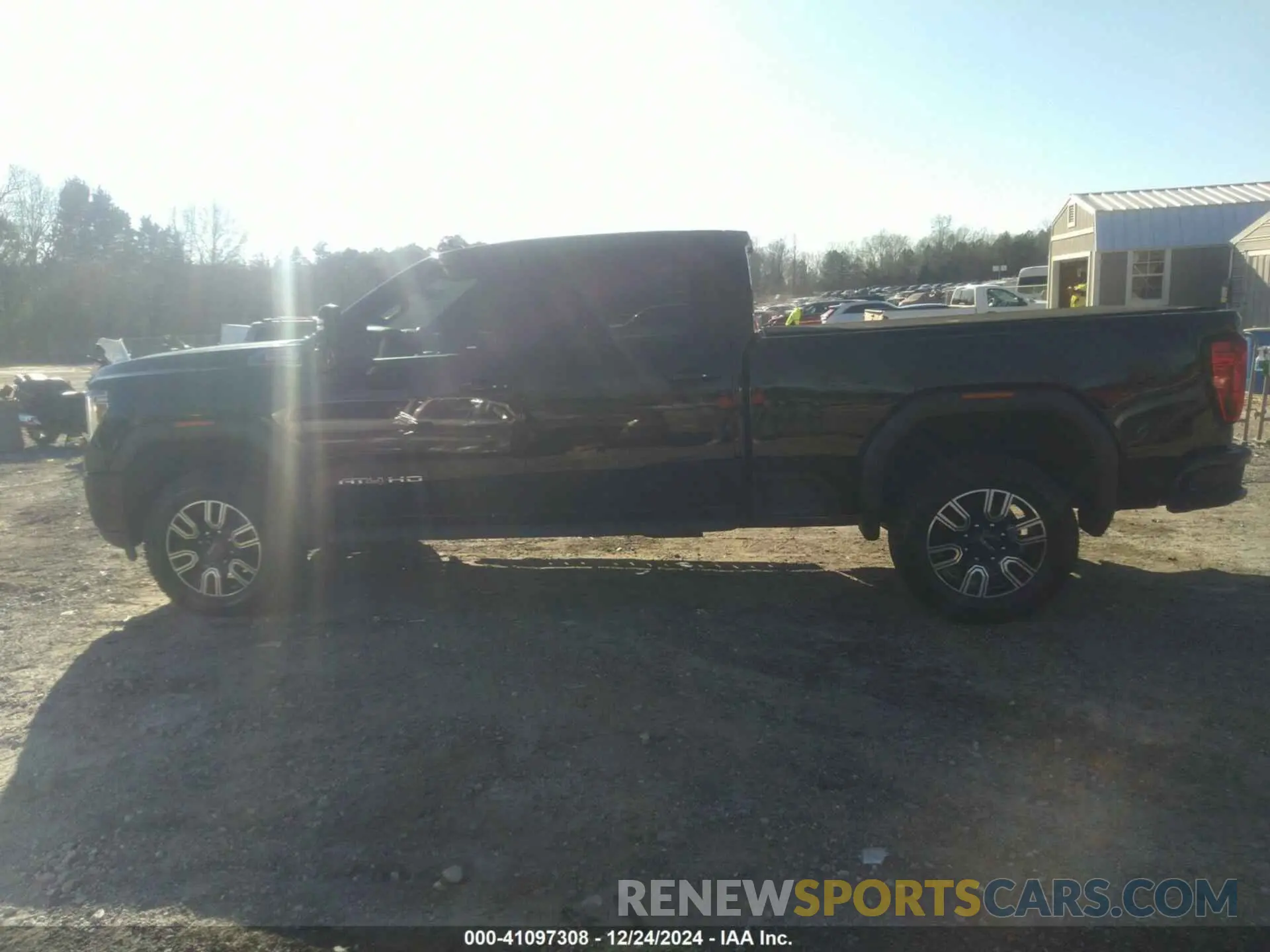 14 fotografías del automóvil dañado 1GT49PEY7PF128788 GMC SIERRA 2500HD 2023