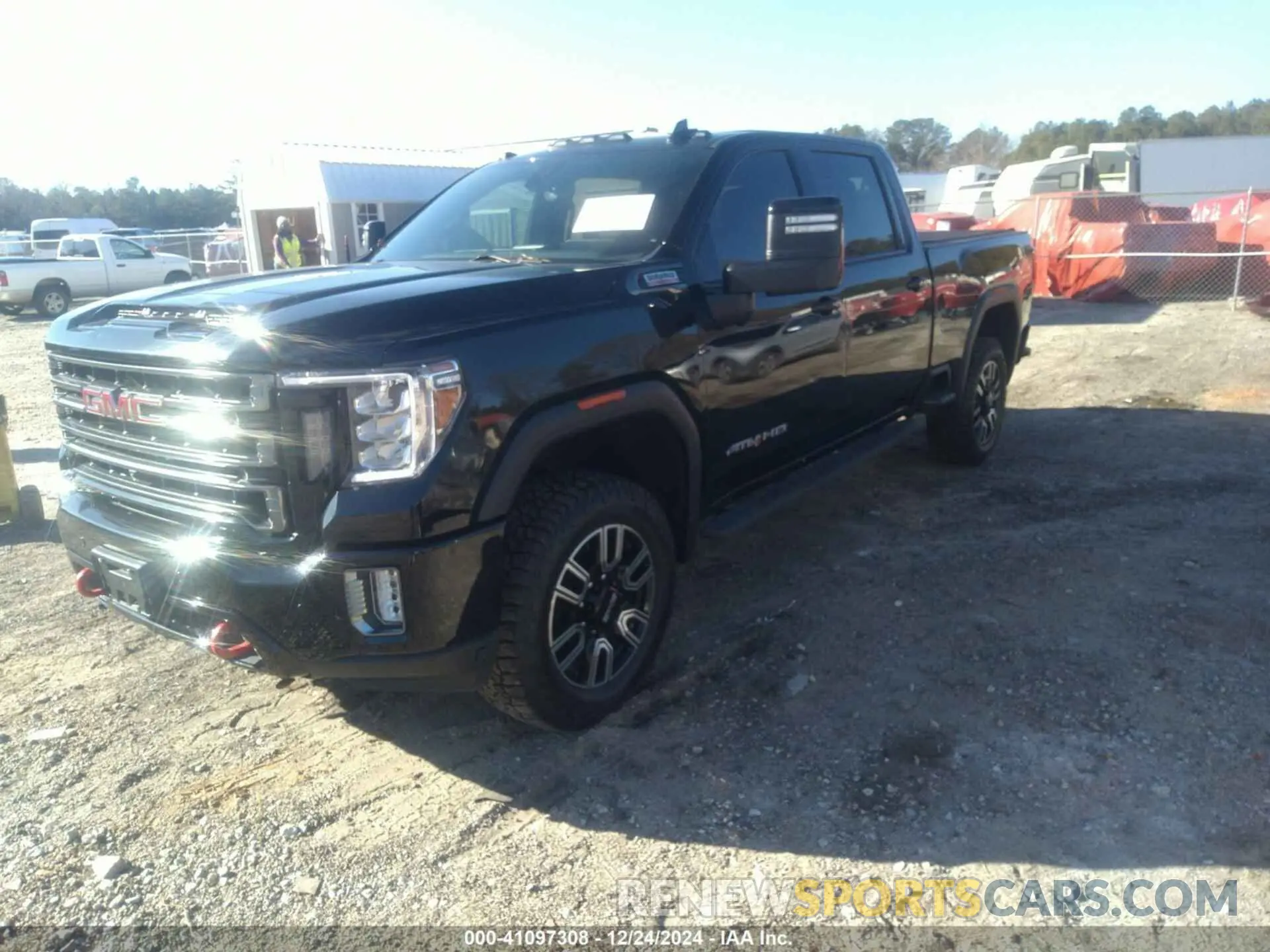 2 fotografías del automóvil dañado 1GT49PEY7PF128788 GMC SIERRA 2500HD 2023