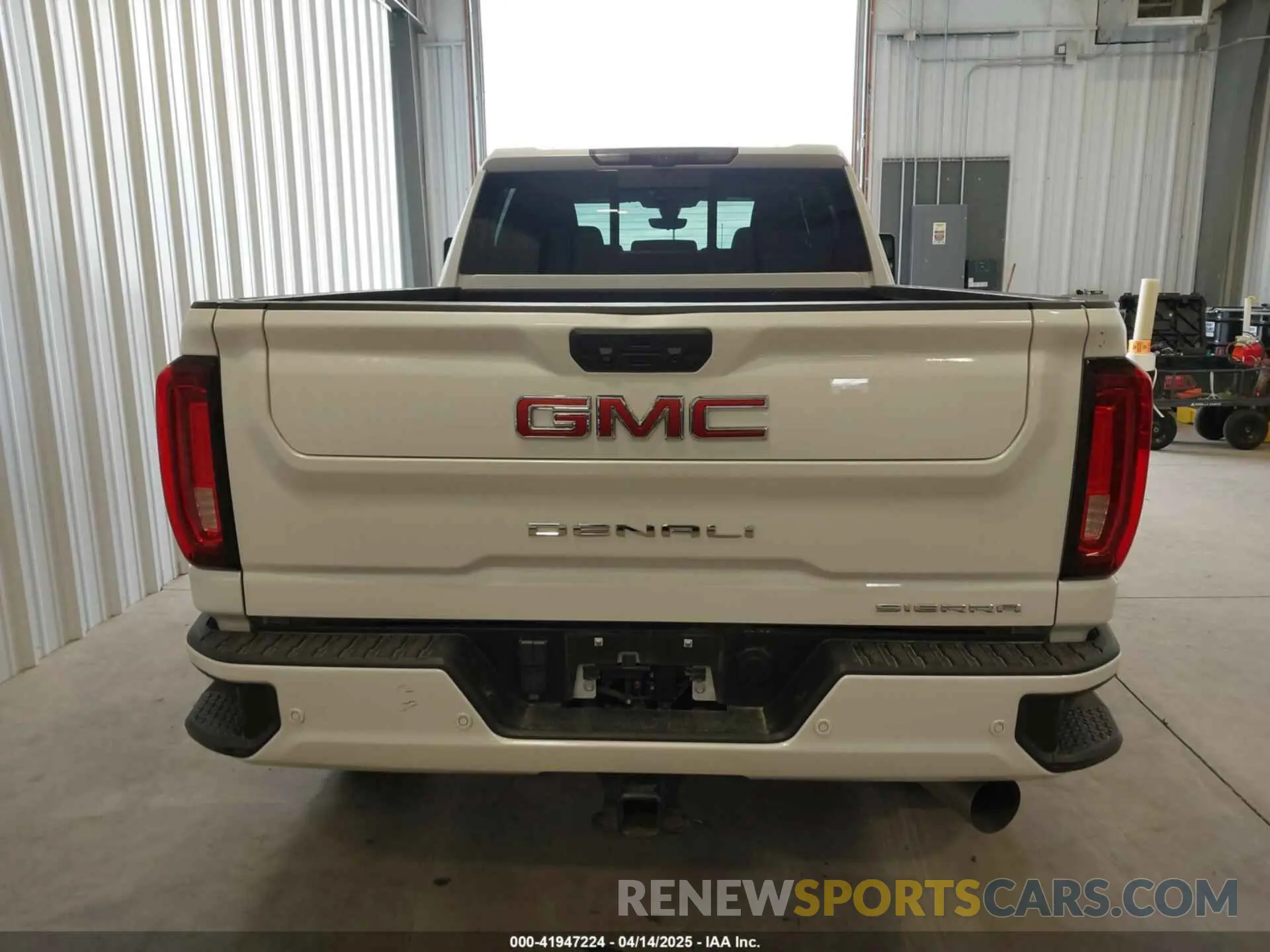 15 fotografías del automóvil dañado 1GT49REY0PF241431 GMC SIERRA 2500HD 2023