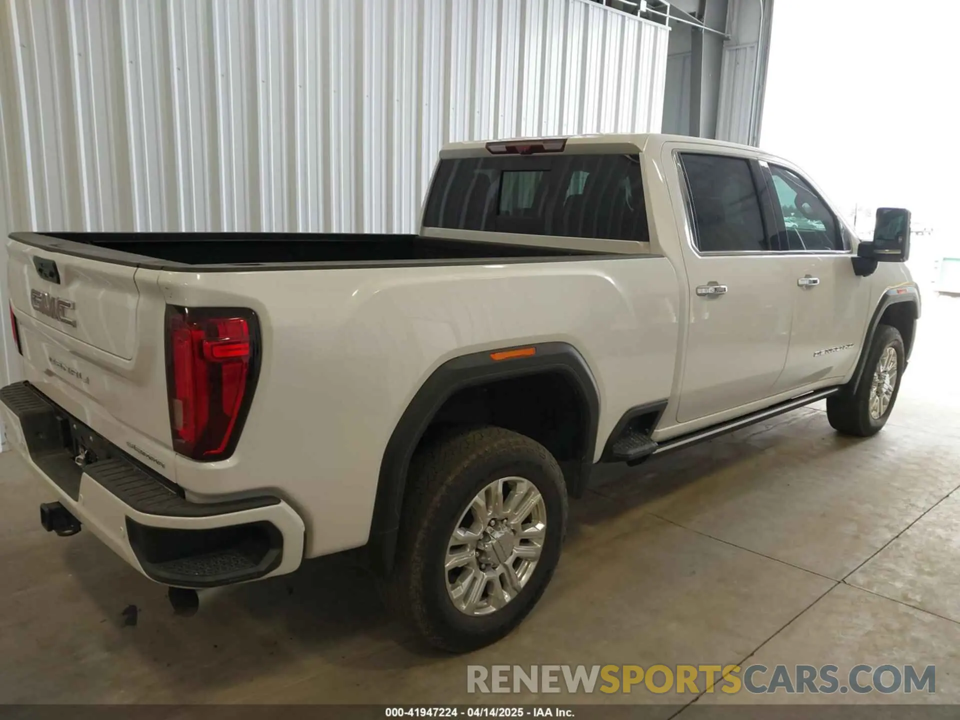 4 fotografías del automóvil dañado 1GT49REY0PF241431 GMC SIERRA 2500HD 2023