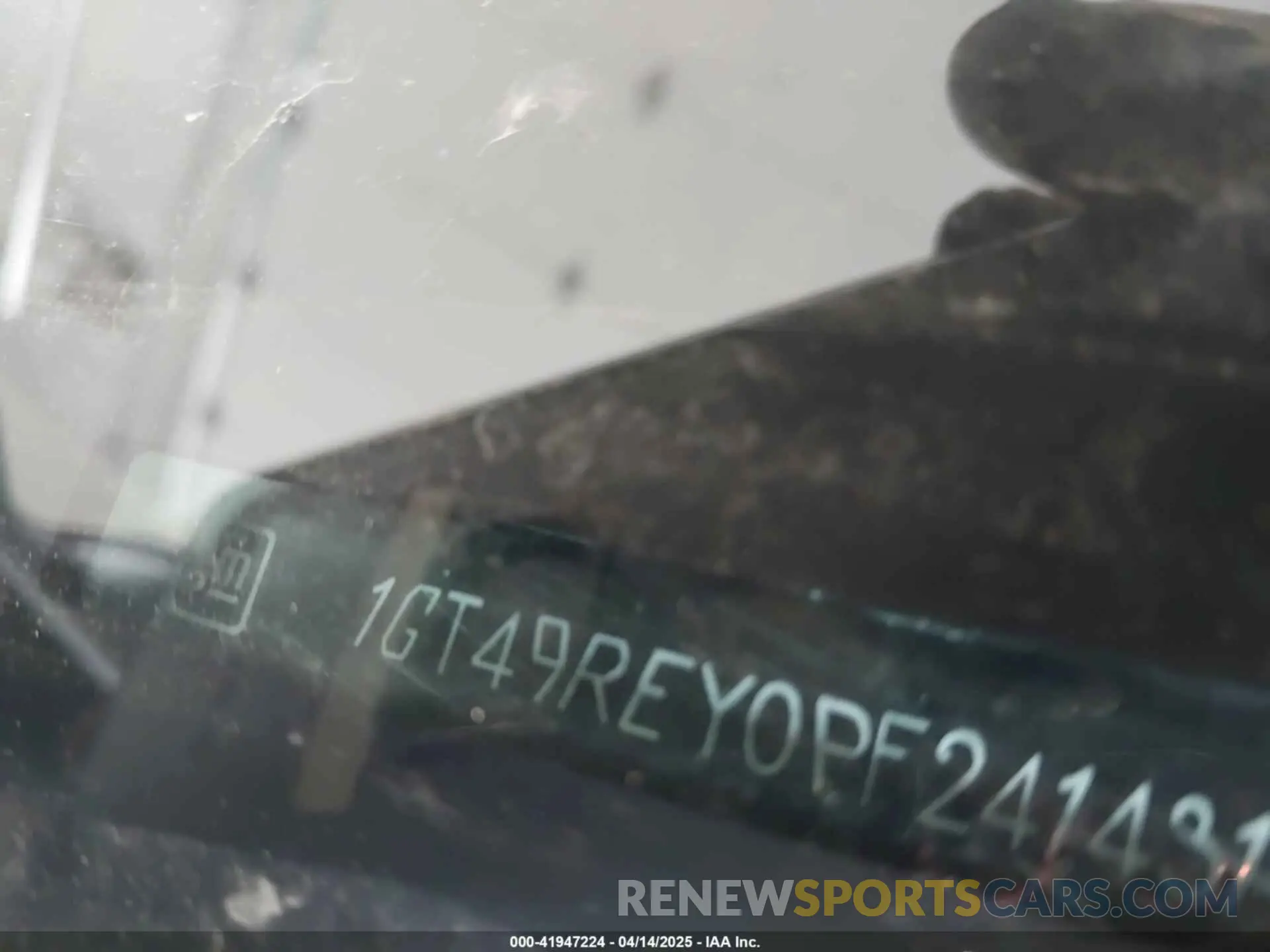 8 fotografías del automóvil dañado 1GT49REY0PF241431 GMC SIERRA 2500HD 2023