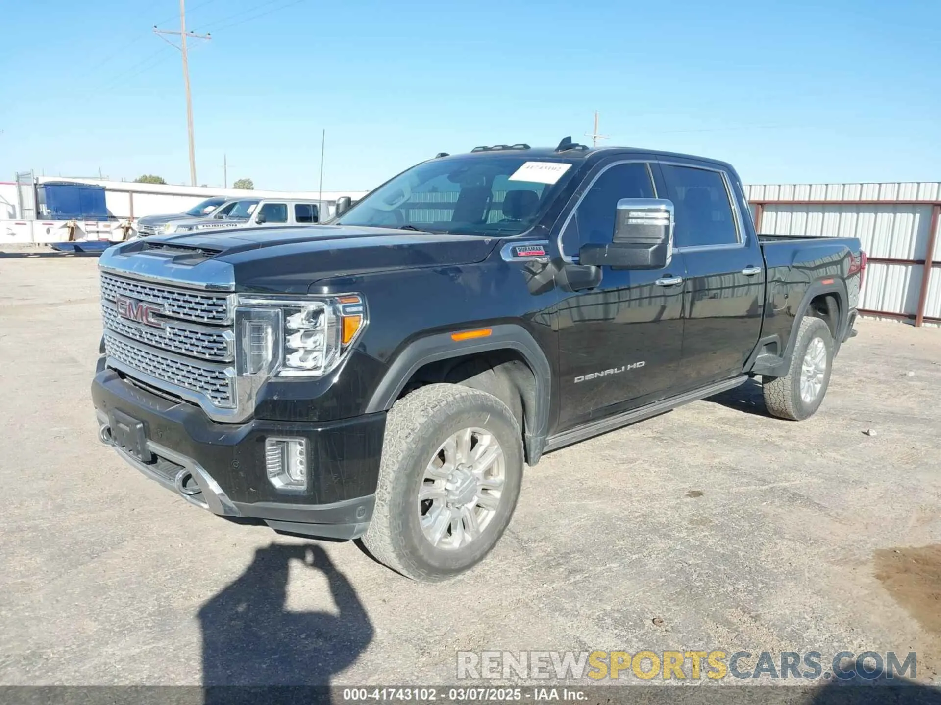 2 fotografías del automóvil dañado 1GT49REY1PF159174 GMC SIERRA 2500HD 2023